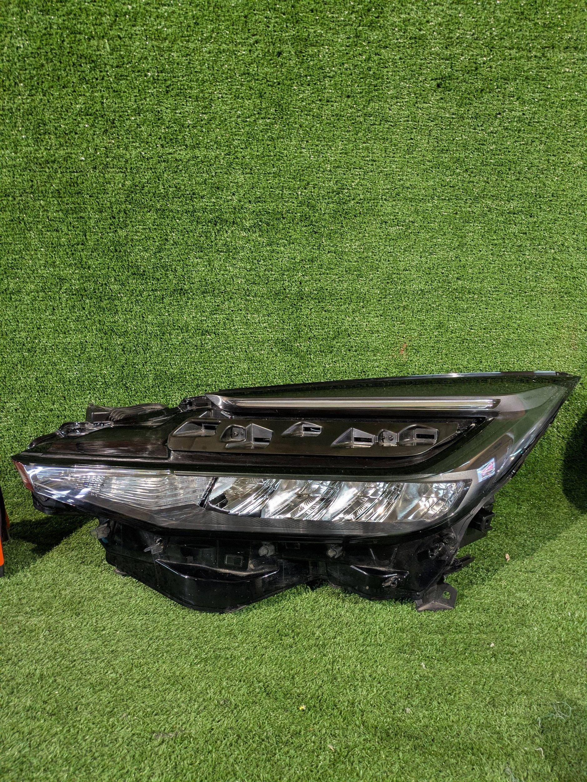 REFLEKTOR left front TOYOTA C-HR CHR II NR.R1487