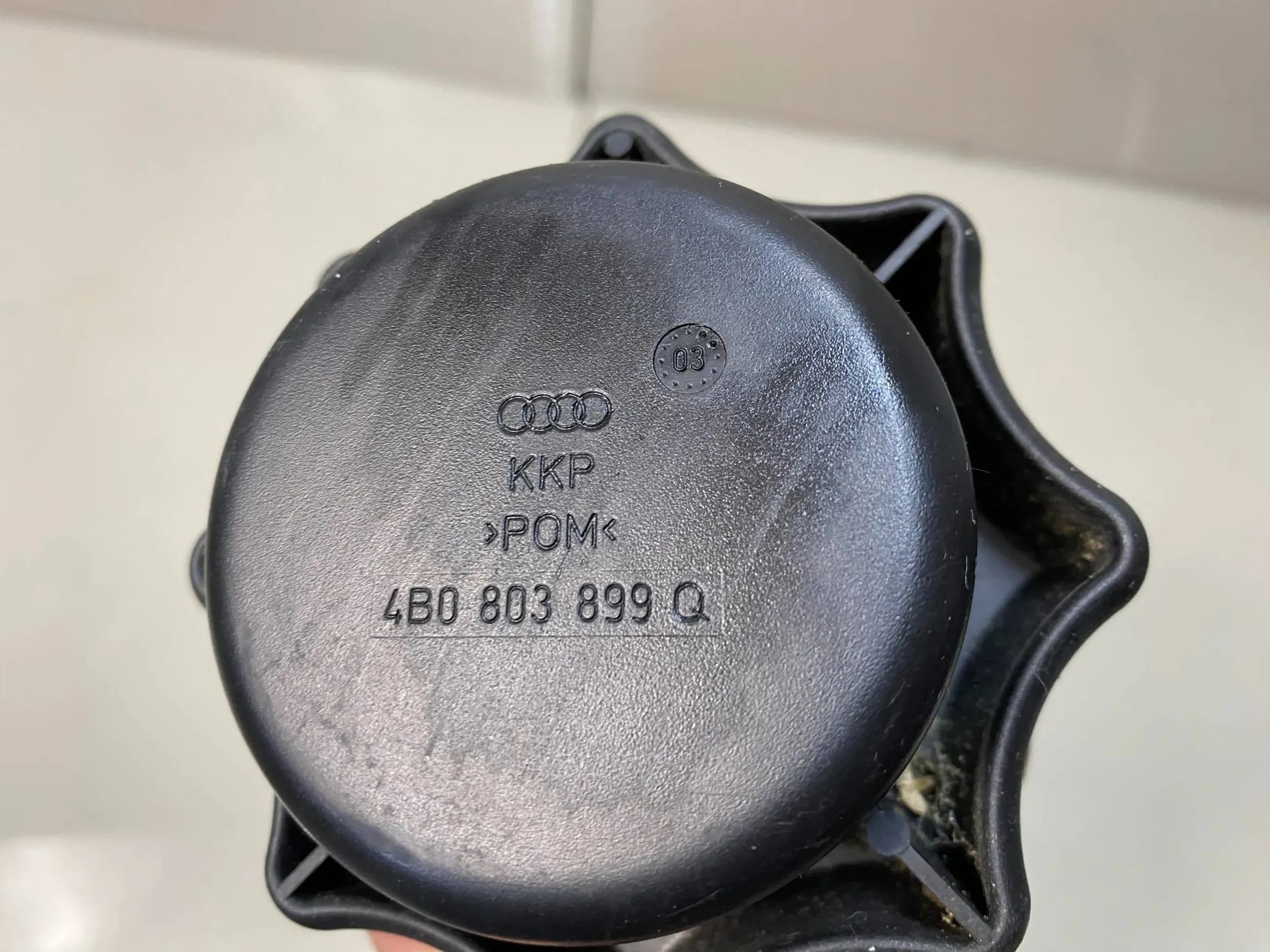 AUDI A6 C5 UCHYT MOCOWANIE ŚRUBA KOŁA ZAPSOWEGO 4B0803899Q Producent części Audi OE