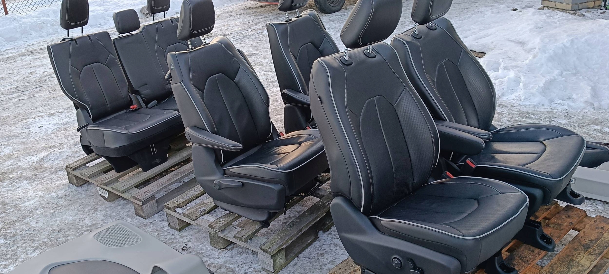 seats inner leather side komplet Hybryda Hybrid Chrysler Pacifica 2021