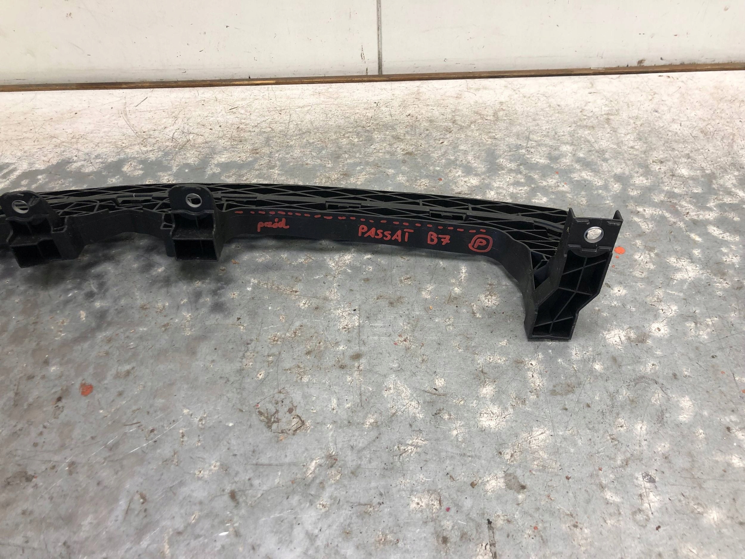 bumper bracket front VW PASSAT B7 3AA807571