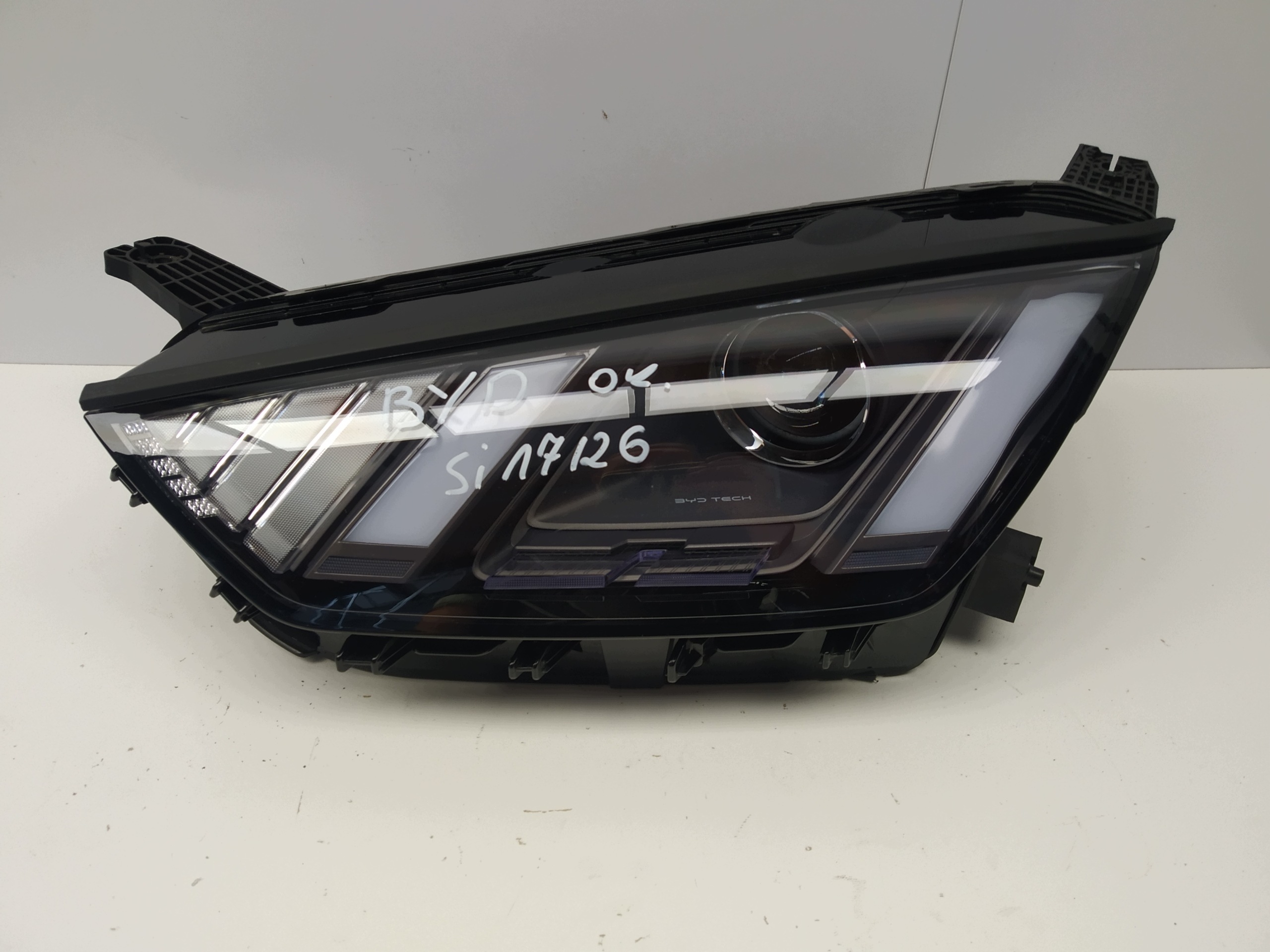 BYD Dolphin Surf Seagull reflektor light front left original zwykly + LED