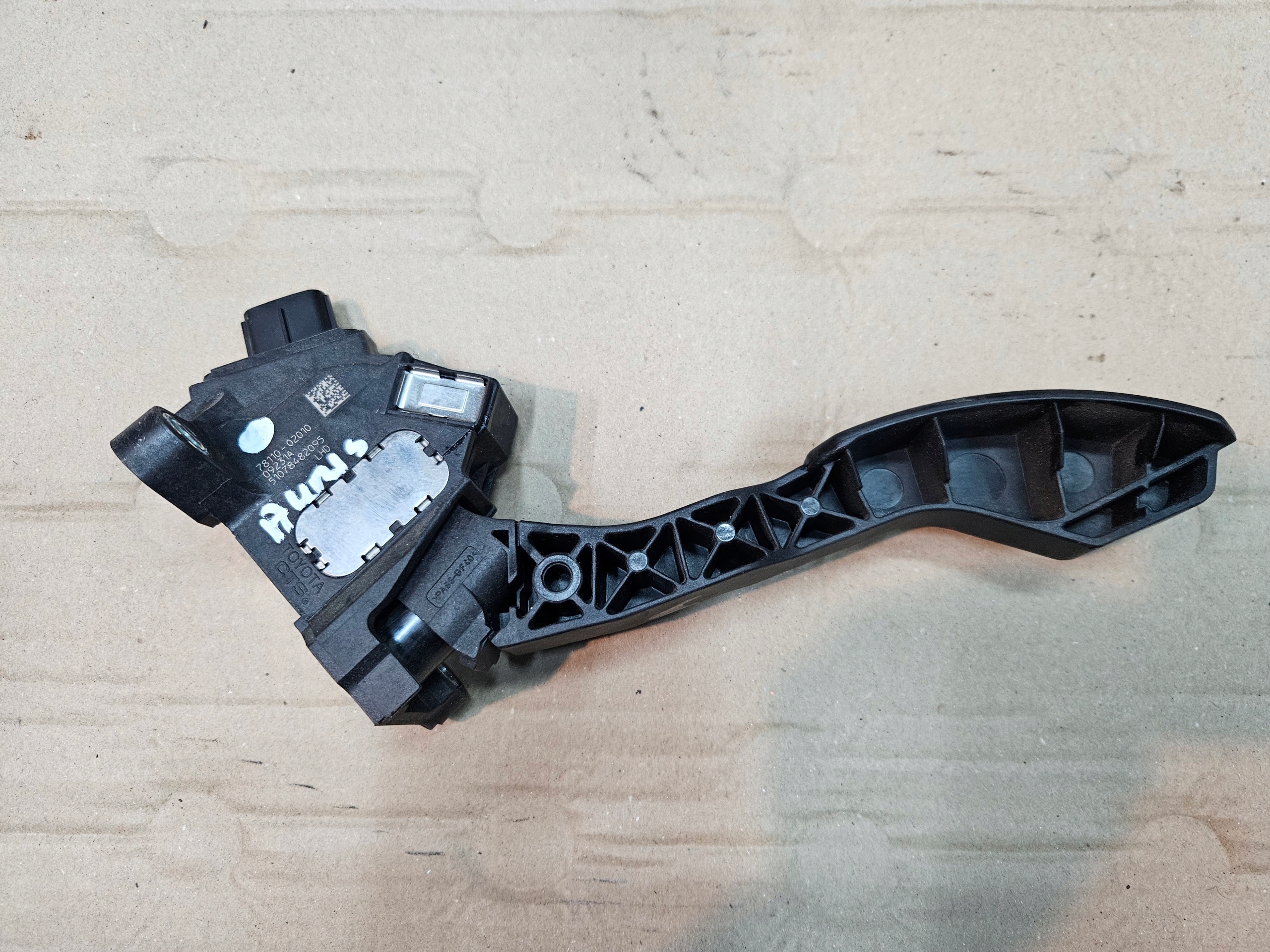 TOYOTA AURIS 07-12 педаль газа