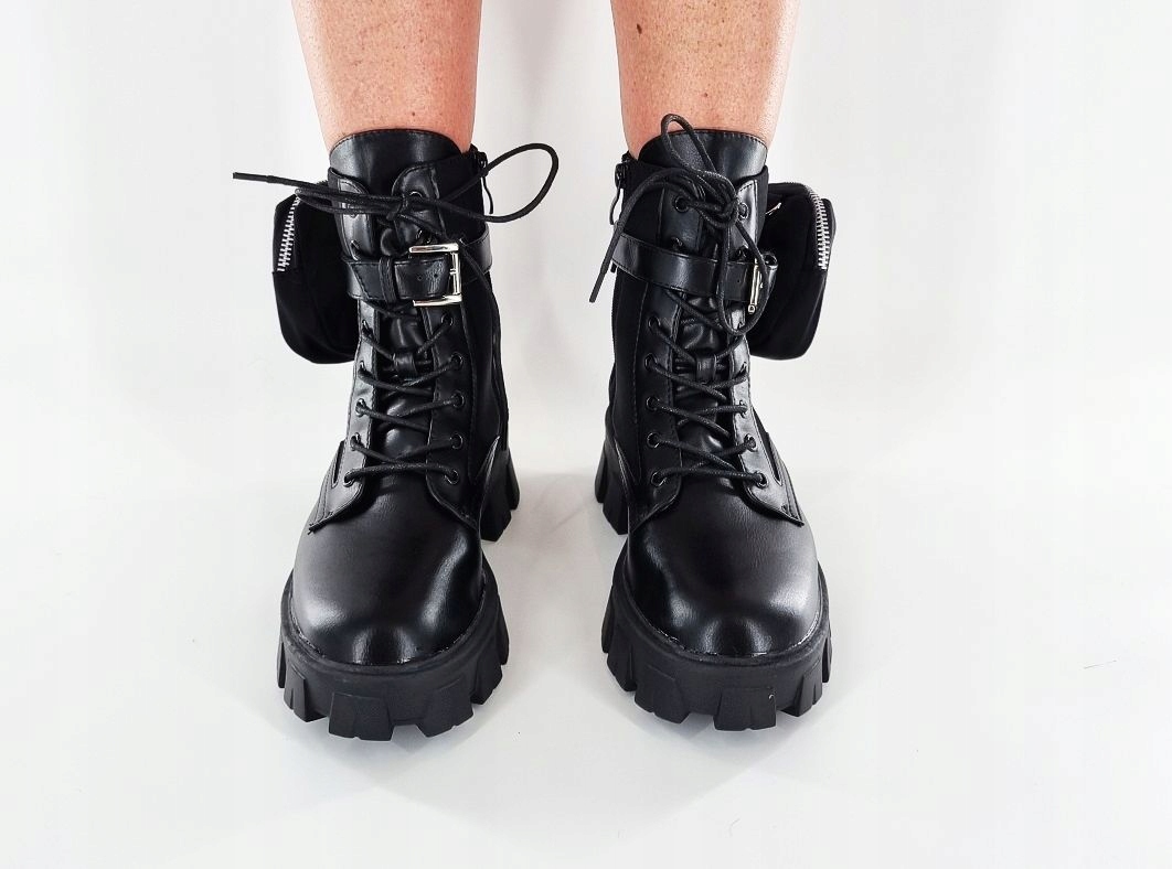 NOWE CZARNE BOTKI BUTY TRAPERY Z SASZETKĄ 38 Kolor czarny