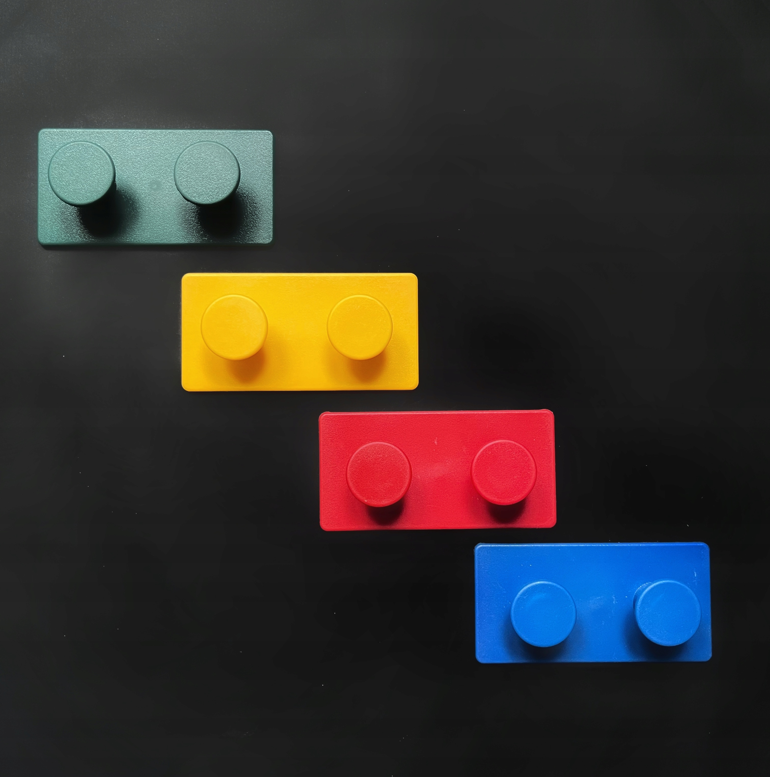 4 Haczyki, Wieszaki ścienne samoprzylepne klocki kolorowe