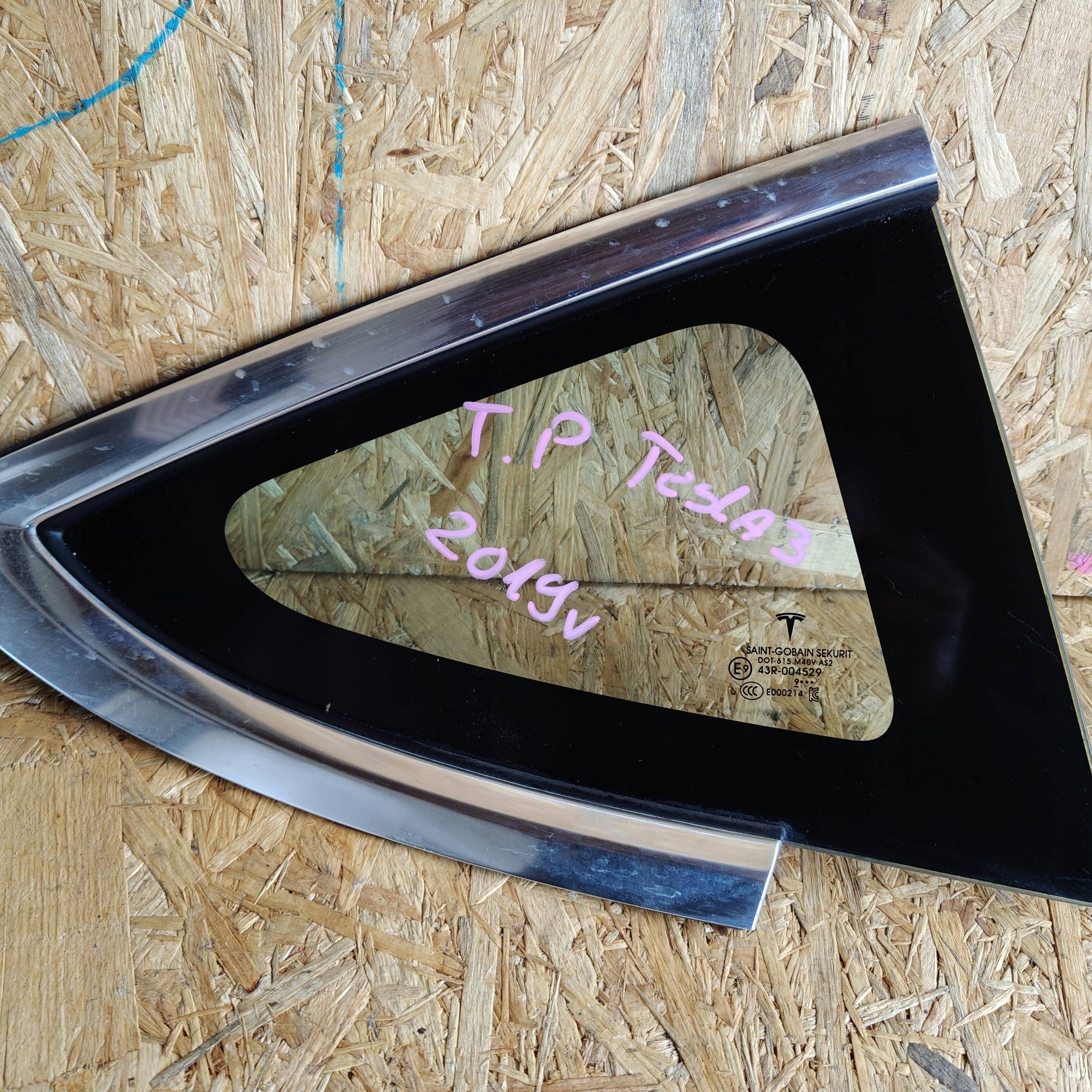 window side rear rear part side right Tesla Model 3 108070600