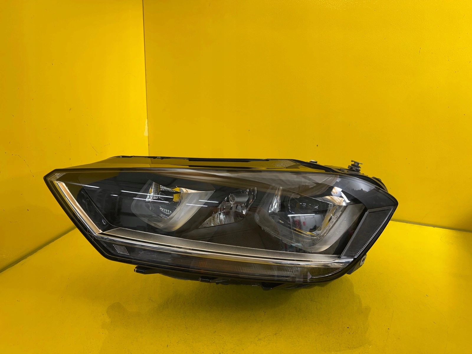 light left front VW GOLF SPORTSVAN 517941033B