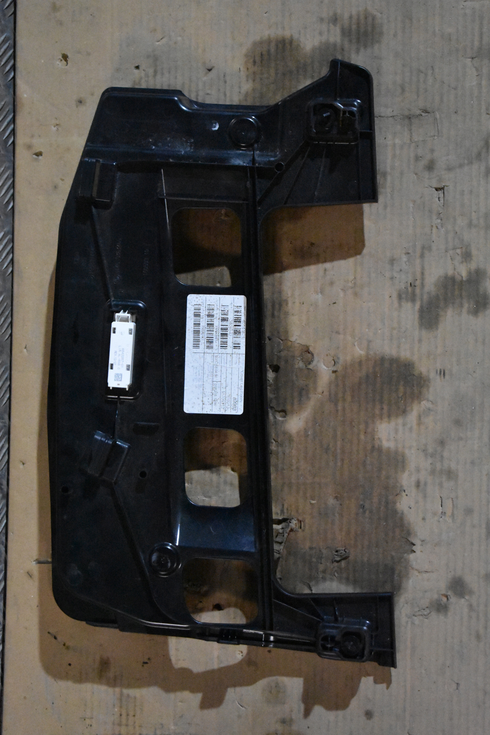IDEALNA cover lower right consoles BMW G01 G02 1