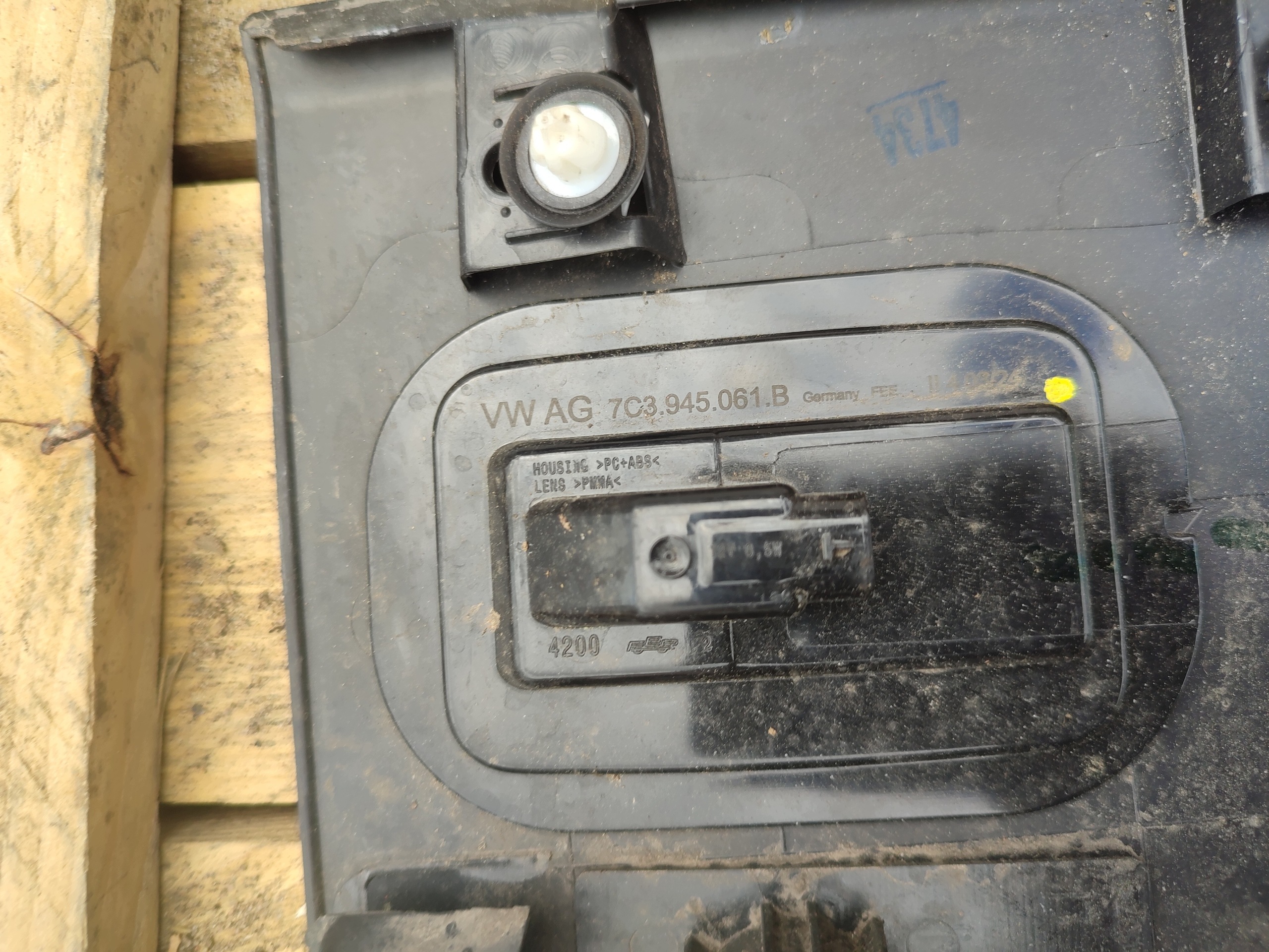 VW CRAFTER II left moulding side PDC WERSJA below sensor PARKOWAN. 7C0853753