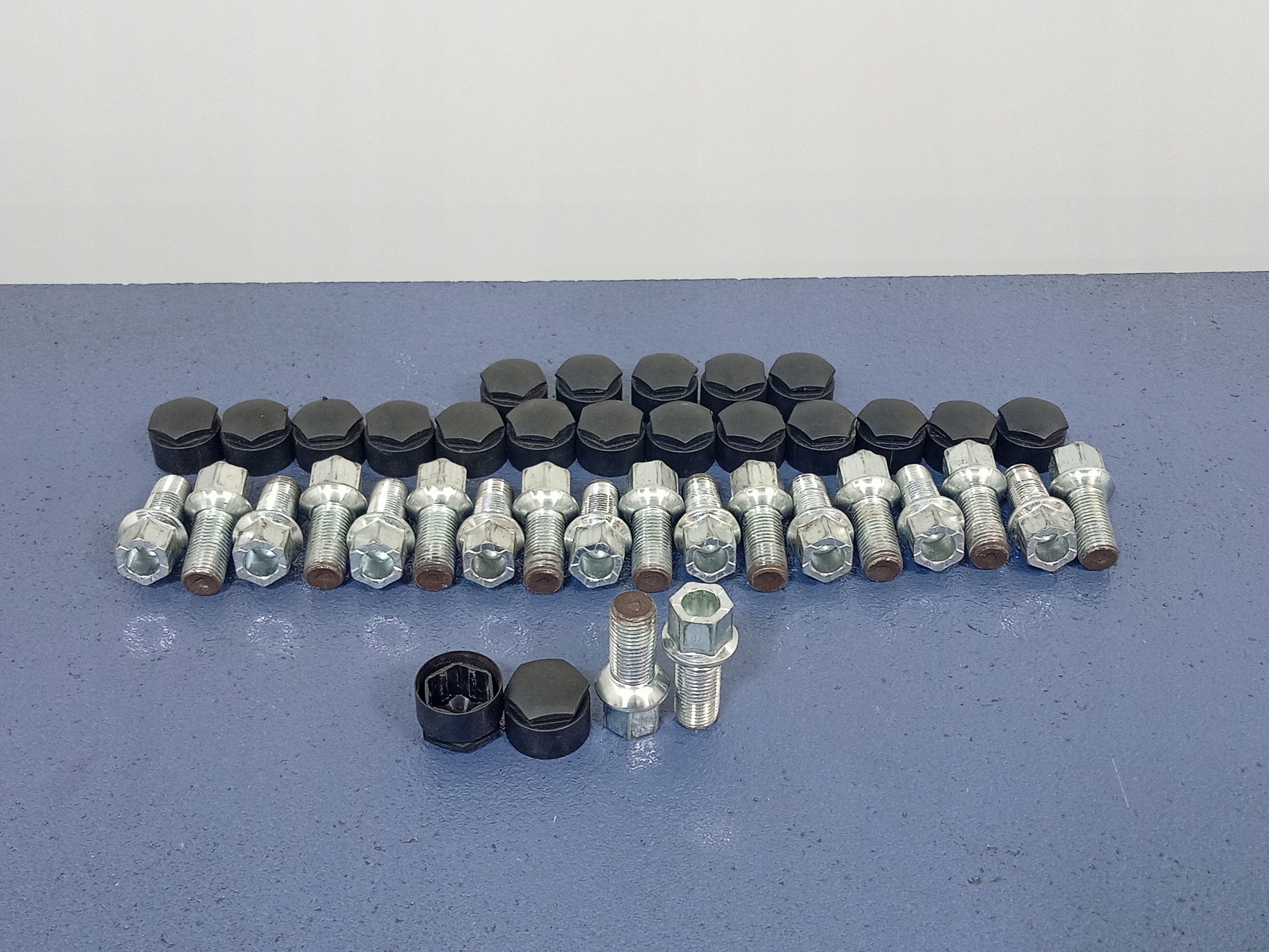 SEAT ARONA КОЛЕСНЫЕ БОЛТЫ M14X1. 5 ПОЛНЫЙ КОМПЛЕКТ