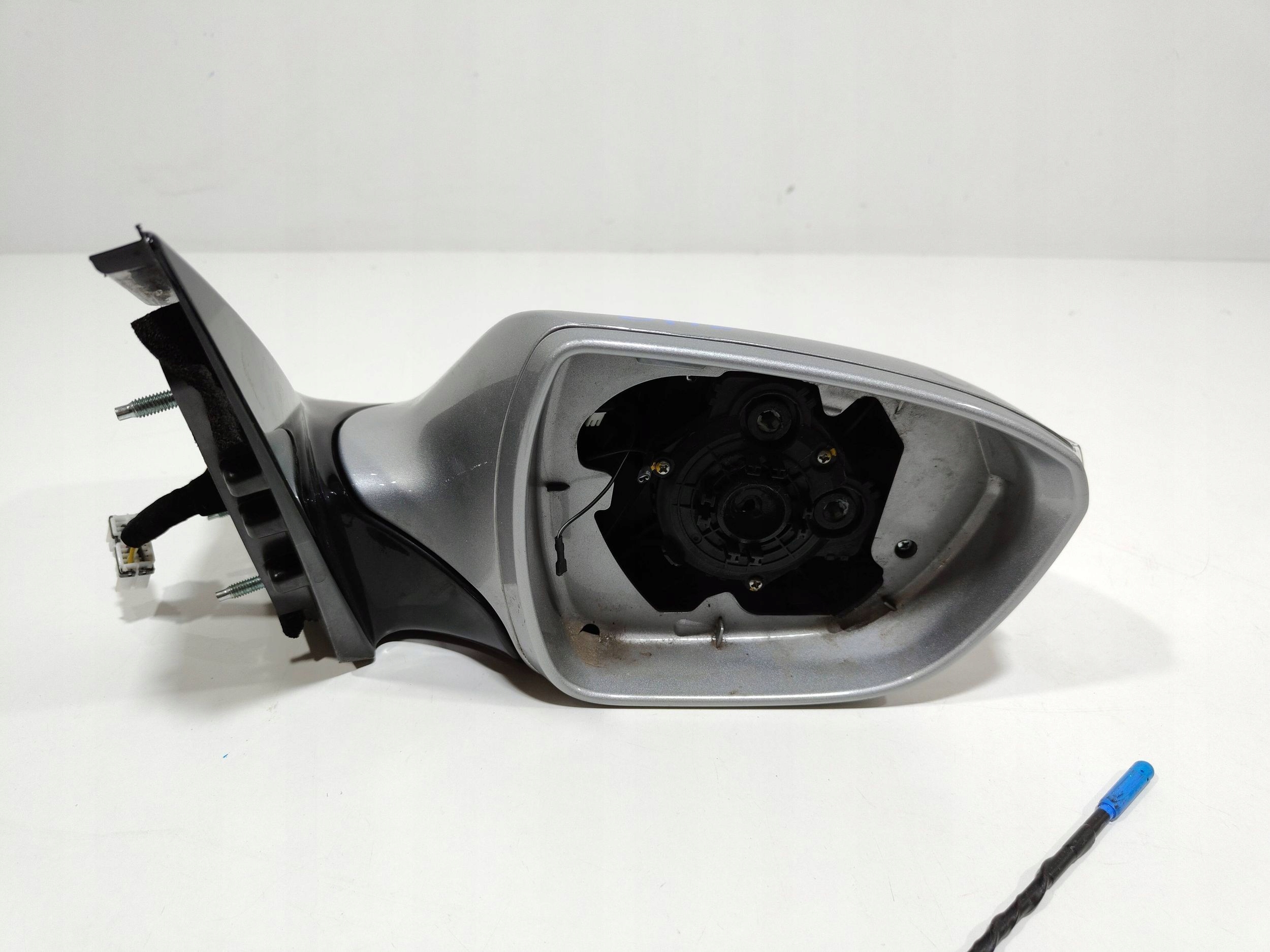 Hyundai i40 зеркало правое 8PIN европа