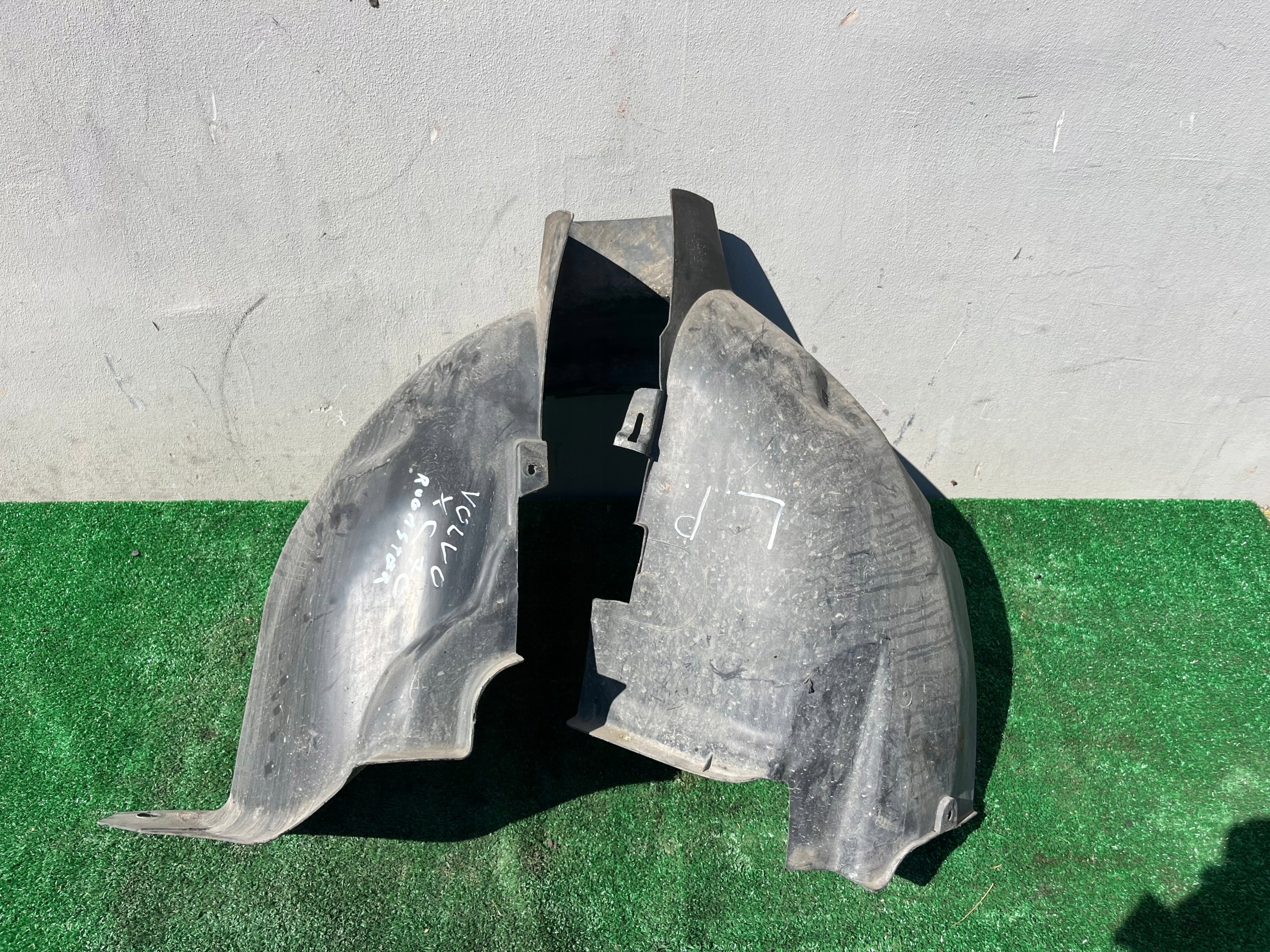mudguard left front VOLVO XC70 II 2015