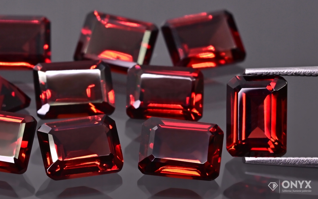 Granátové jablko Pirop A fasetovaný oktagon 9x7 mm