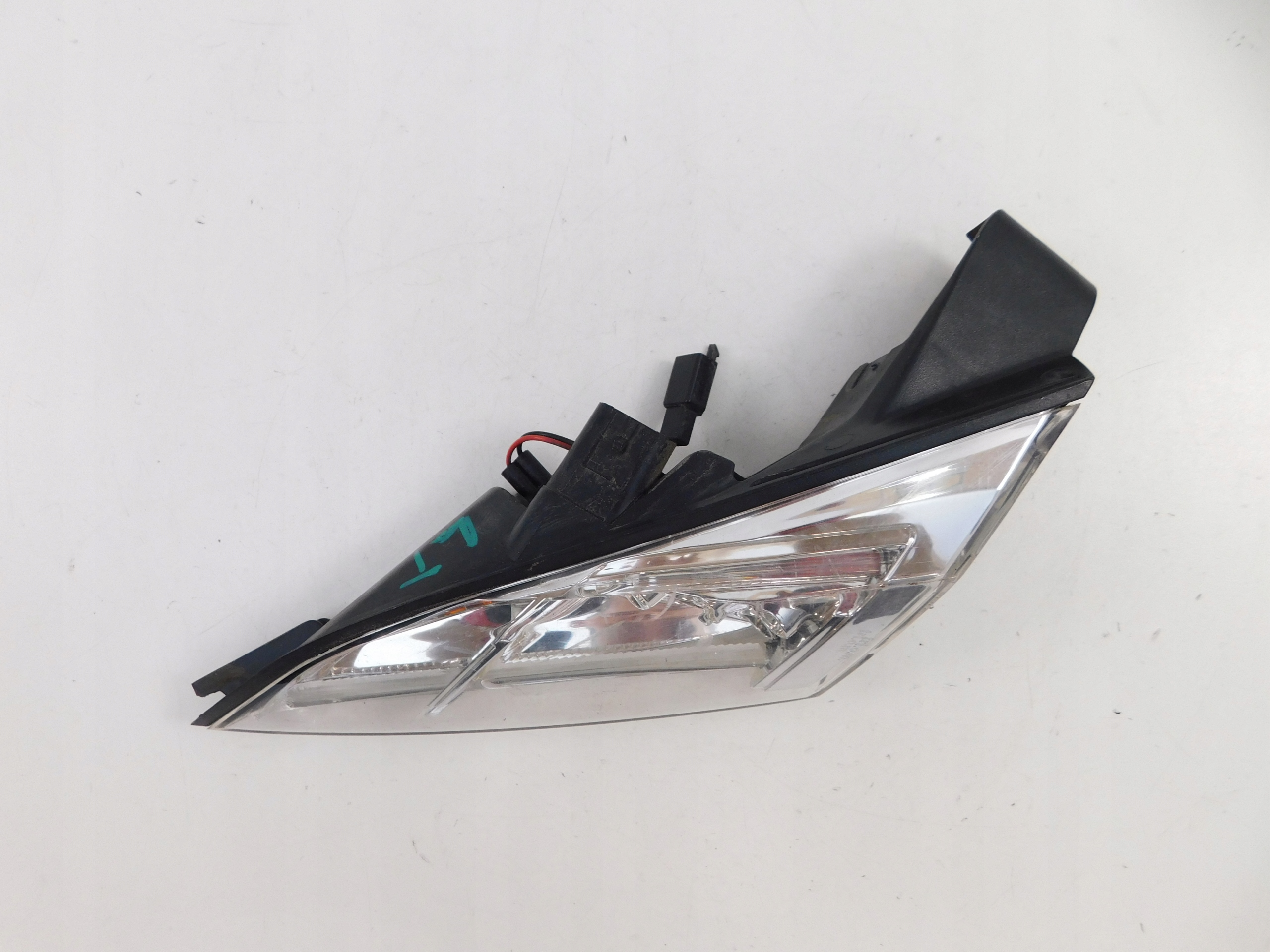 PEUGEOT SATELLIS II RX 125 задний левый фонарь M1