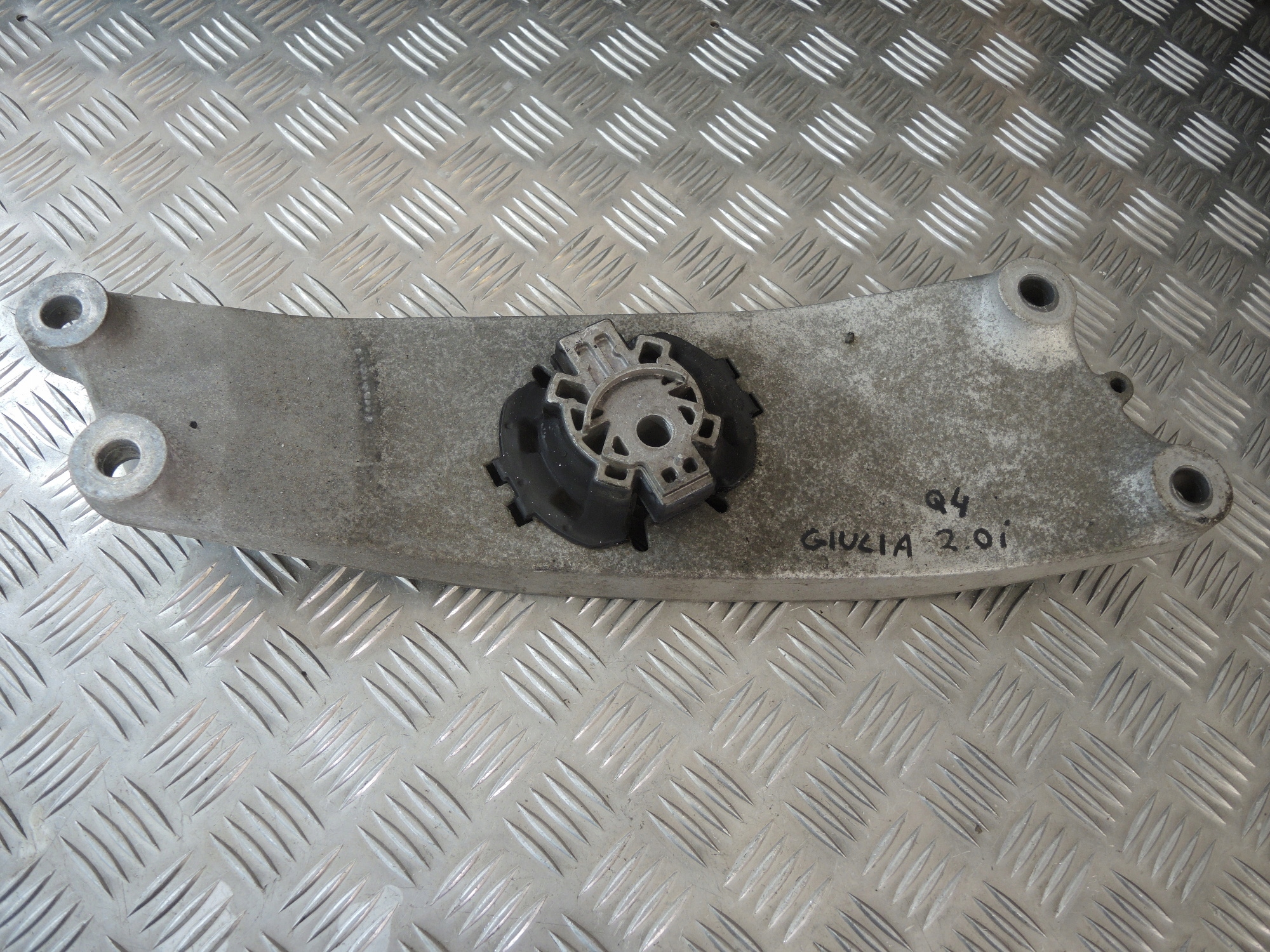 ALFA GIULIA VELOCE 2.0T ŁAPA SKRZYNI 732216149993