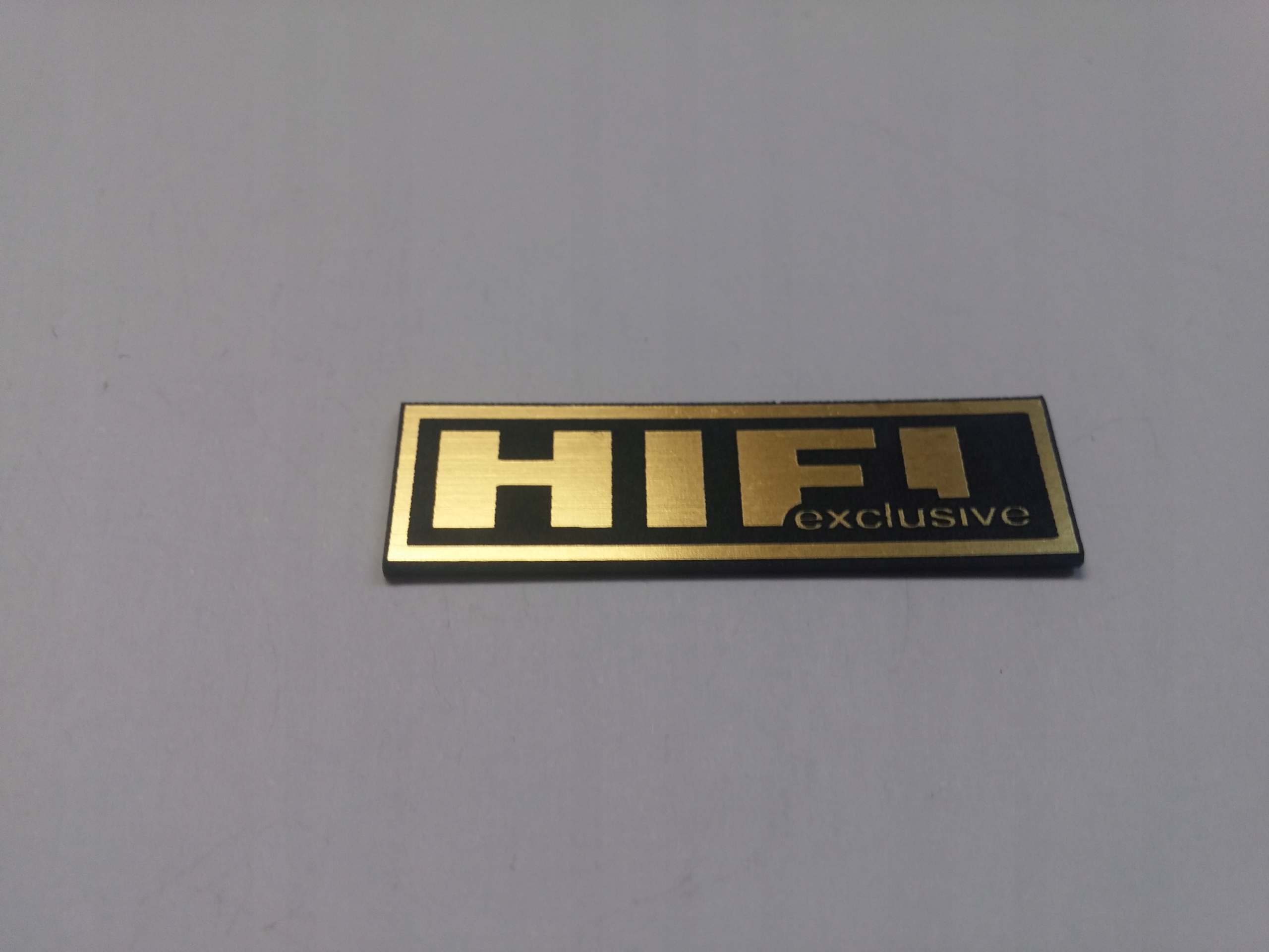 

Hifi Exclusive naklejka emblemat 37x10 mm*ZŁOTA