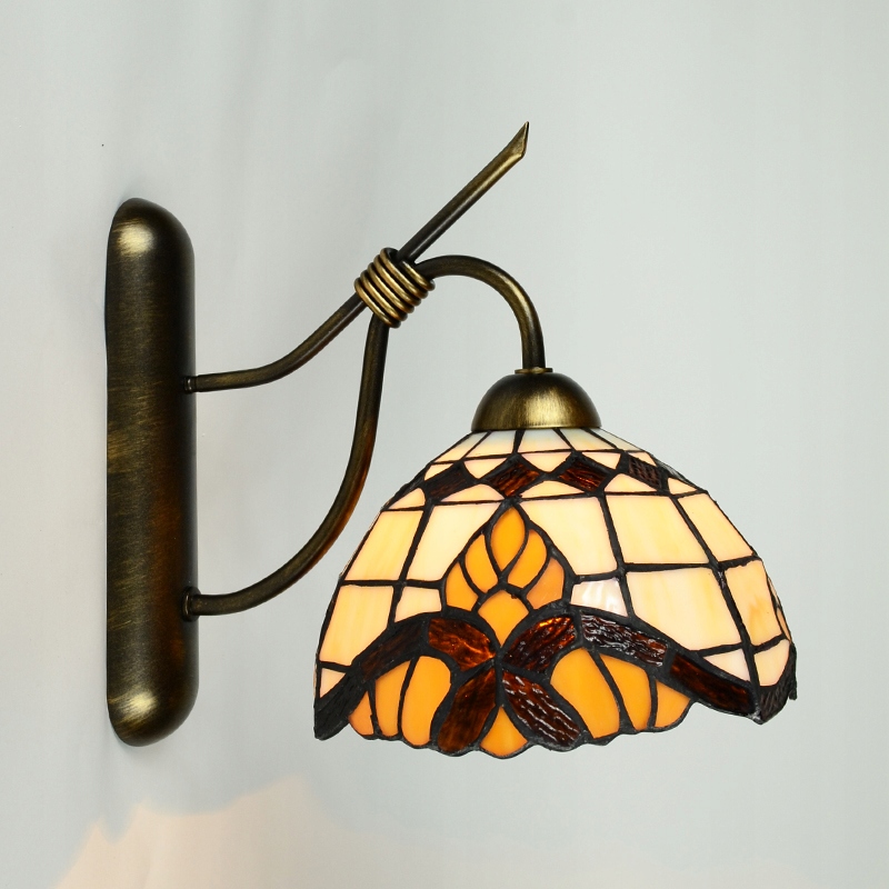 Vitrážová nástenná lampa v štýle Tiffany