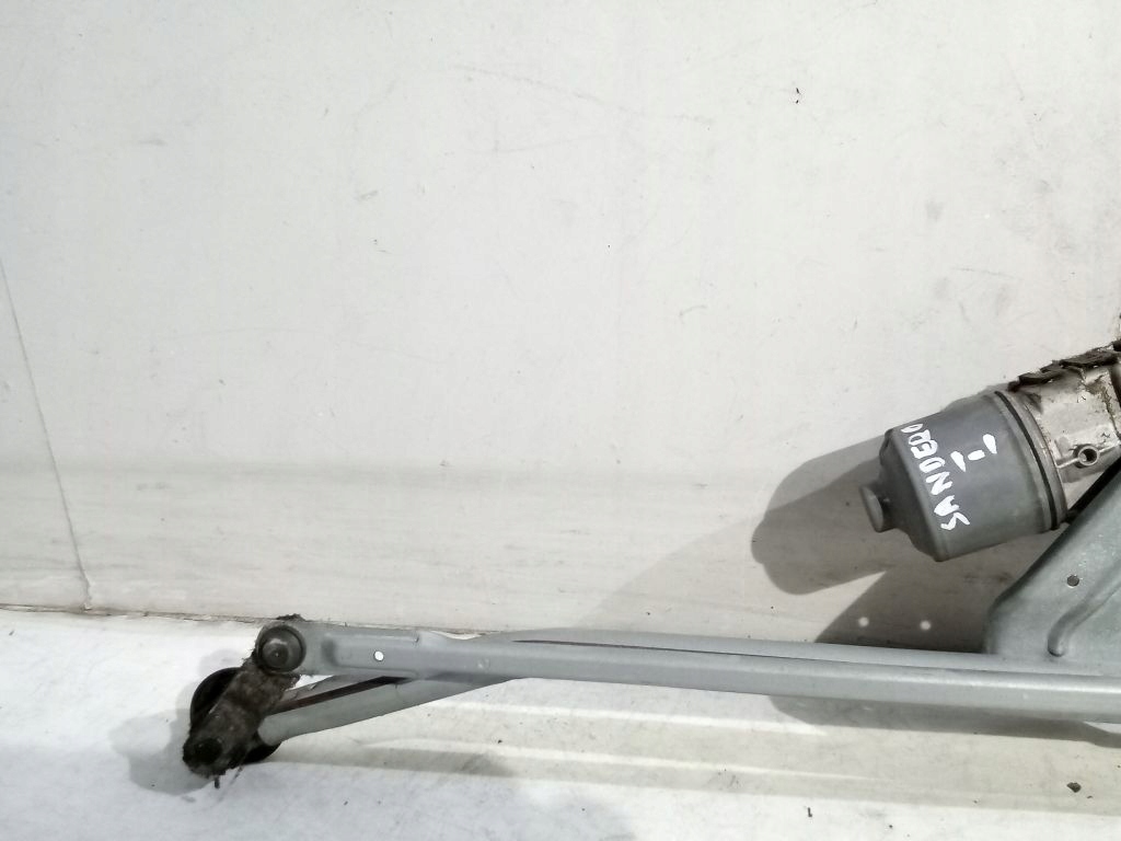 Dacia Sandero and wiper mechanism front 8200619512