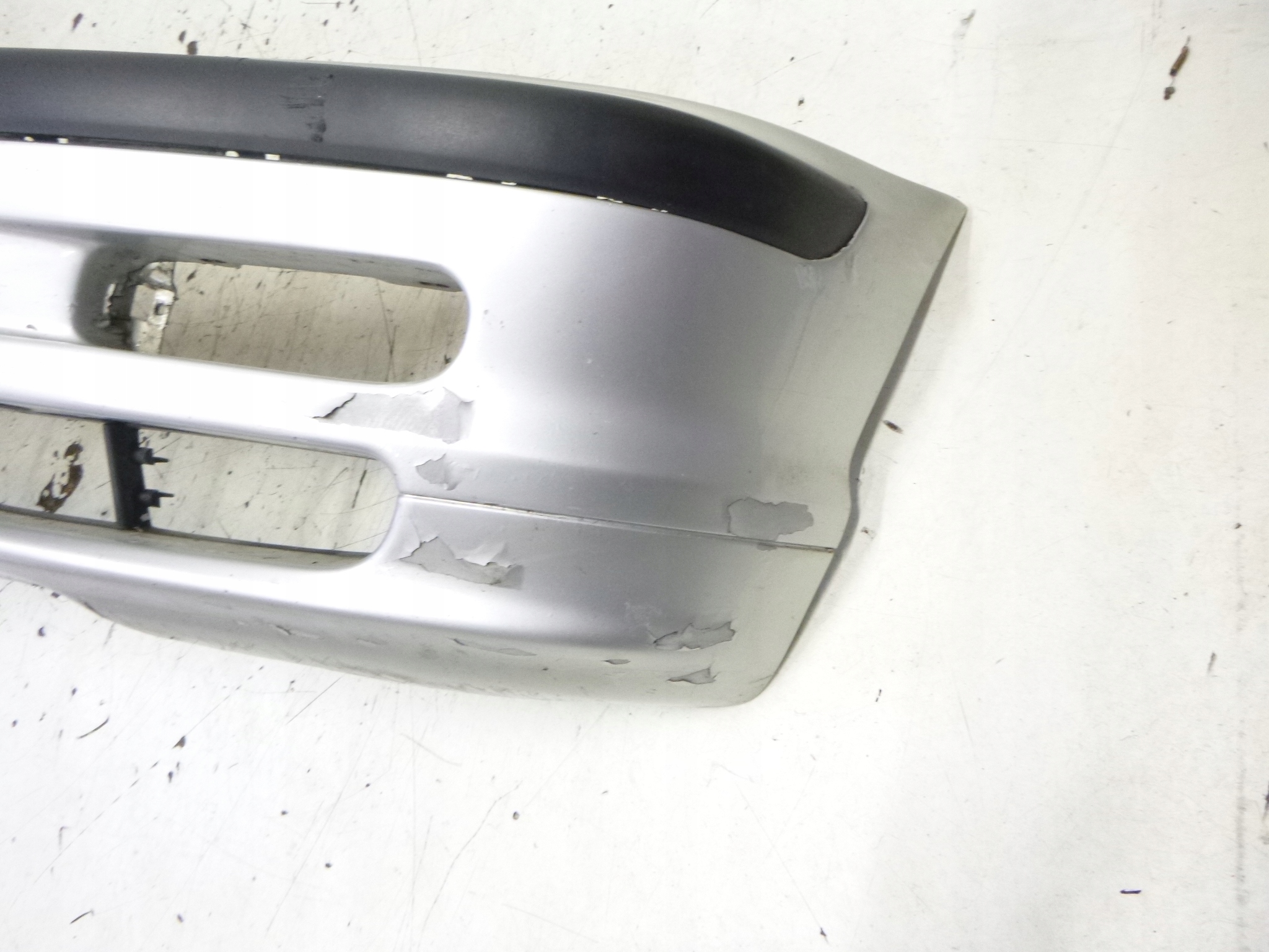Frontstoßstange BMW E46 354/7 2000r. Sedan