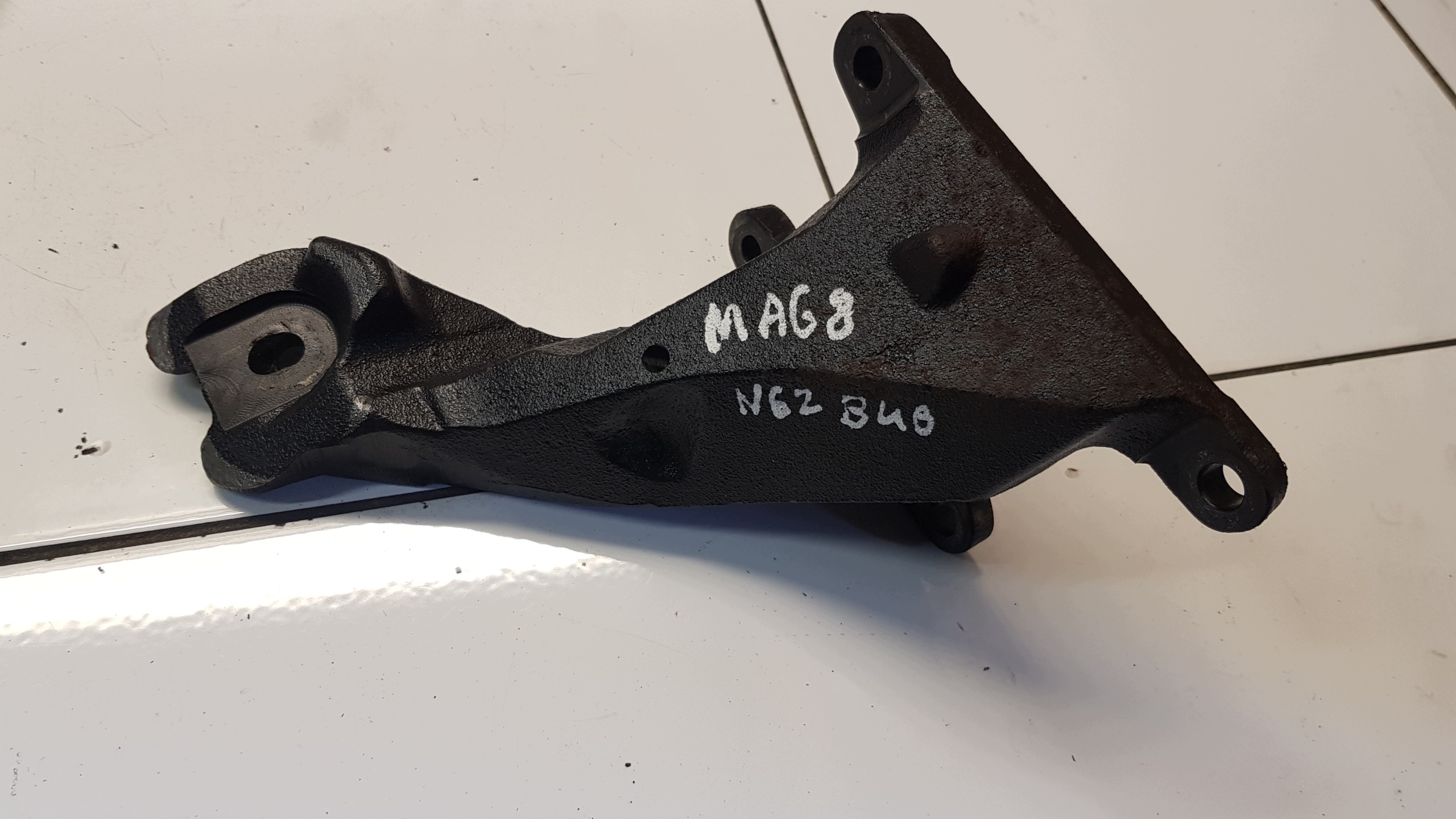 BMW X5 E53 N62B44 supporto staffa motore 675770801