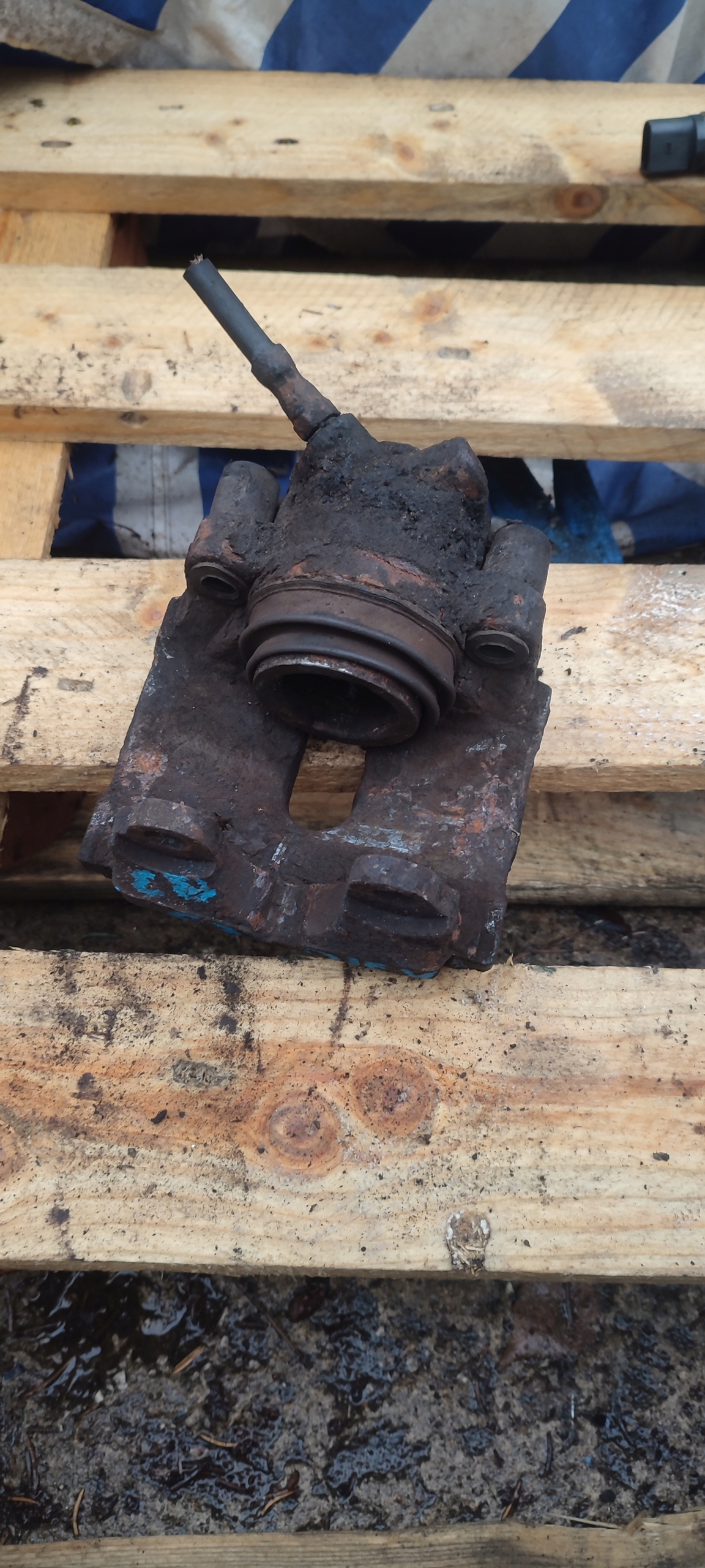 caliper brake right front BMW X3 E83 2.0 diesel