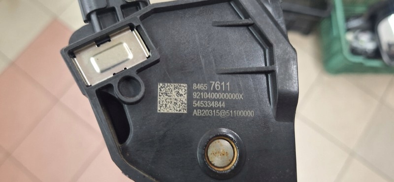 accelerator pedal potentiometer OPEL INSIGNIA B 84657611