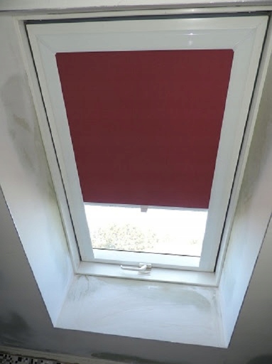 Zatemňovací střešní roleta do okna Okpol OT01 55x78