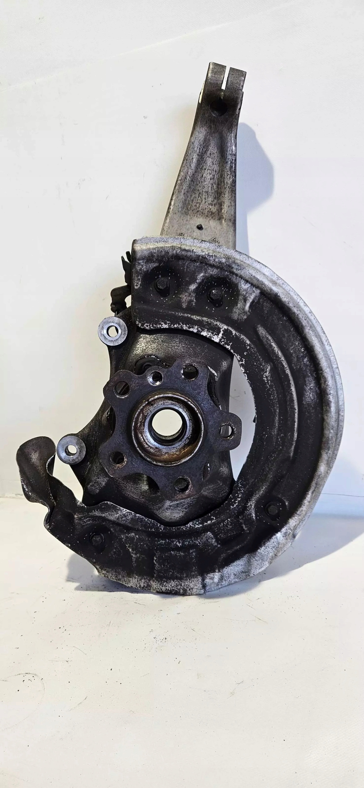 otoč čepu pravý předek BMW 5 G30 17- X DRIVE