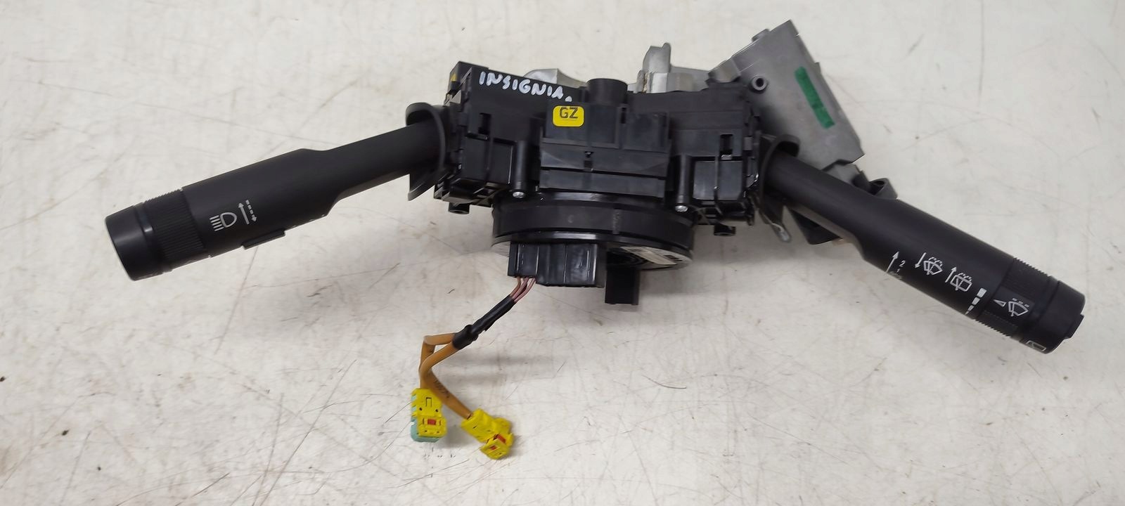 steering wheel levers and controls ring zwijak Opel Insignia A