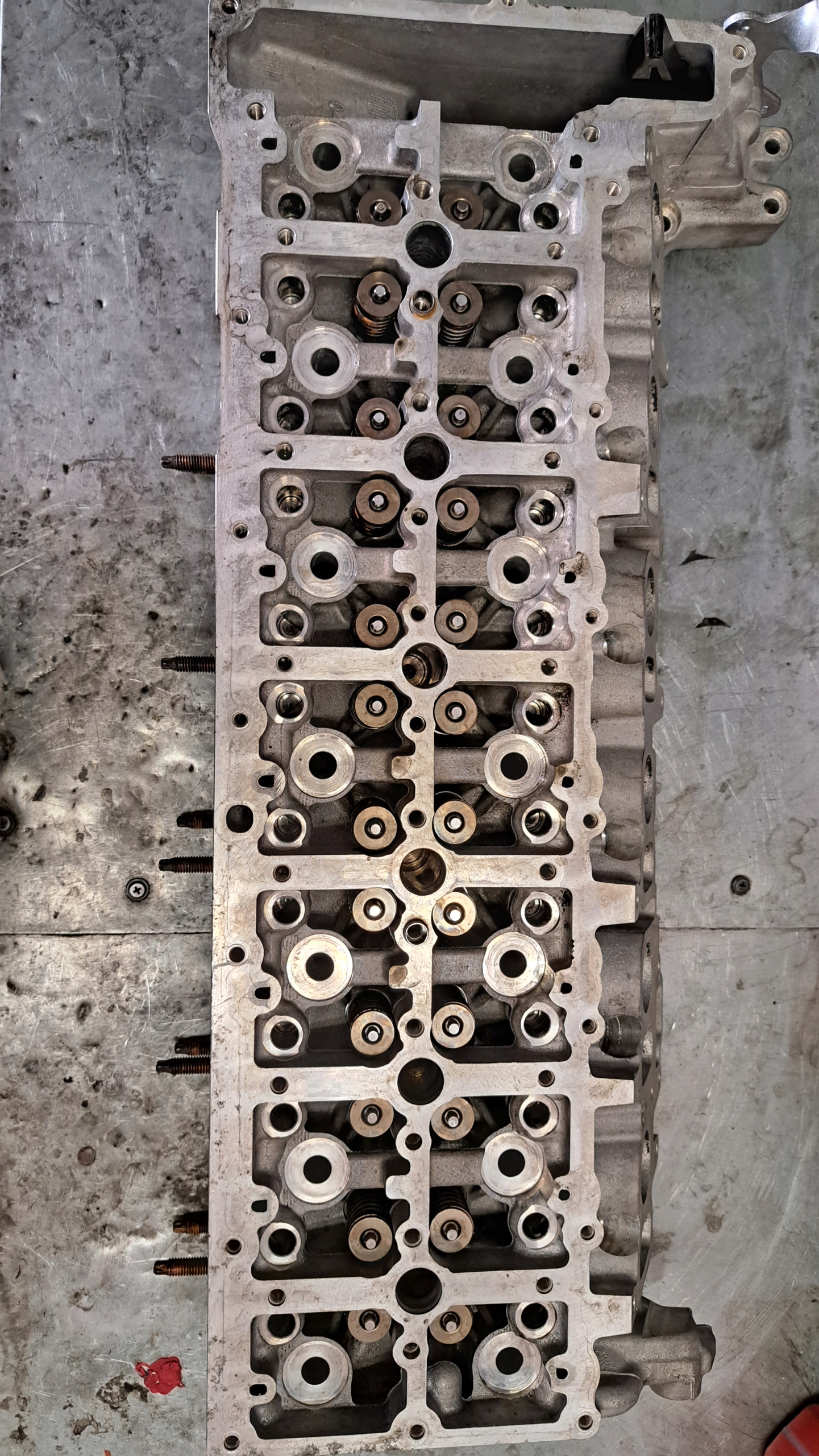 Glowica n57d30c 381km 5.0d 8514145 Producent części BMW OE