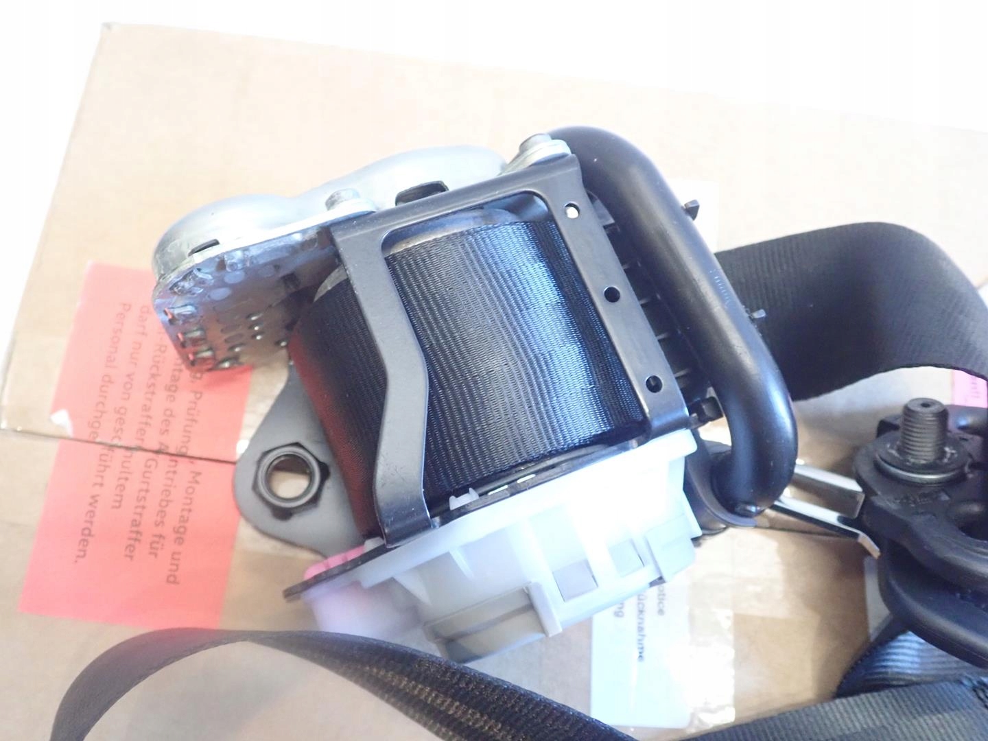 Gurten Sicherheits rechts SKODA OCTAVIA III 2012- 5E0857702