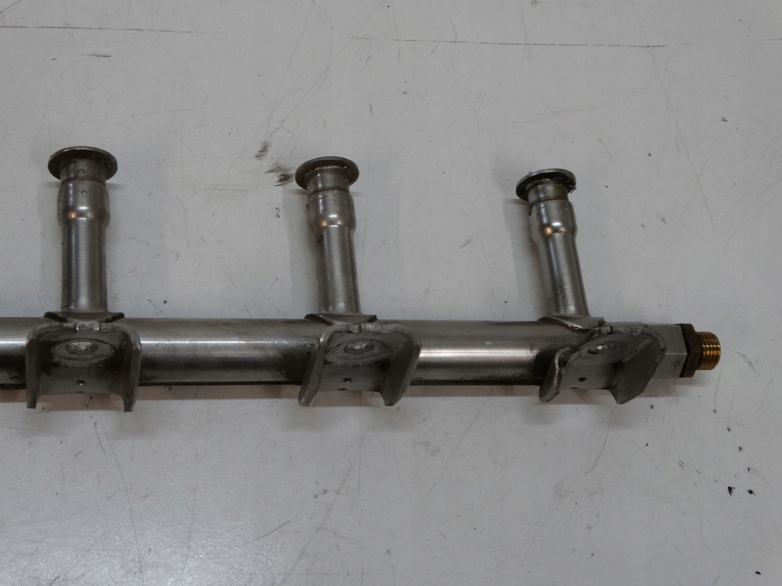 Rampe injection VW GOLF VI 1.2TSI 77KW 03F133320C