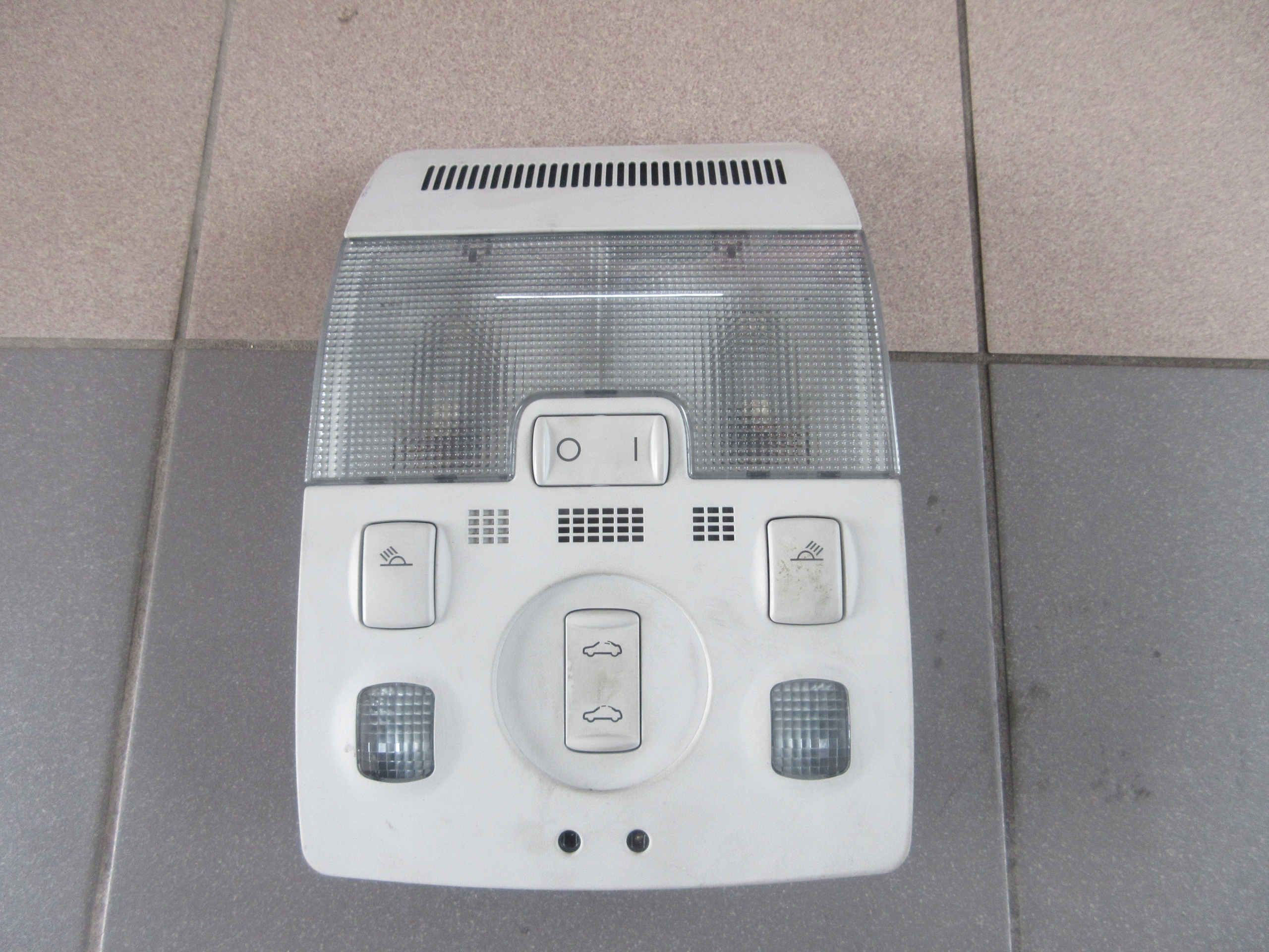 8P0947135AD - Потолочная лампа освещение кабины A3 8P LIFT