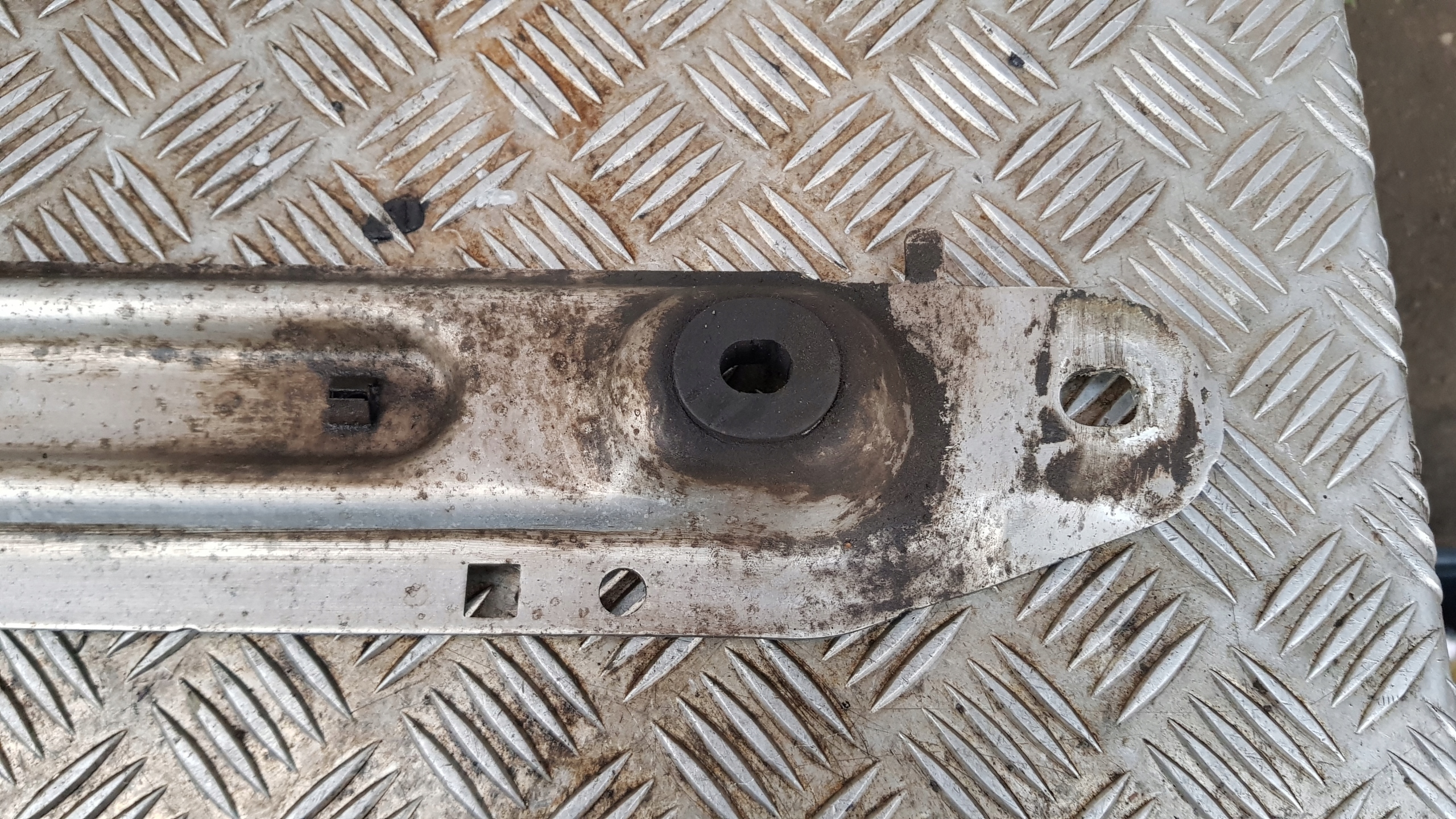 CITROEN C4 and PICASSO 2.0 HDI radiator stiffener pillar