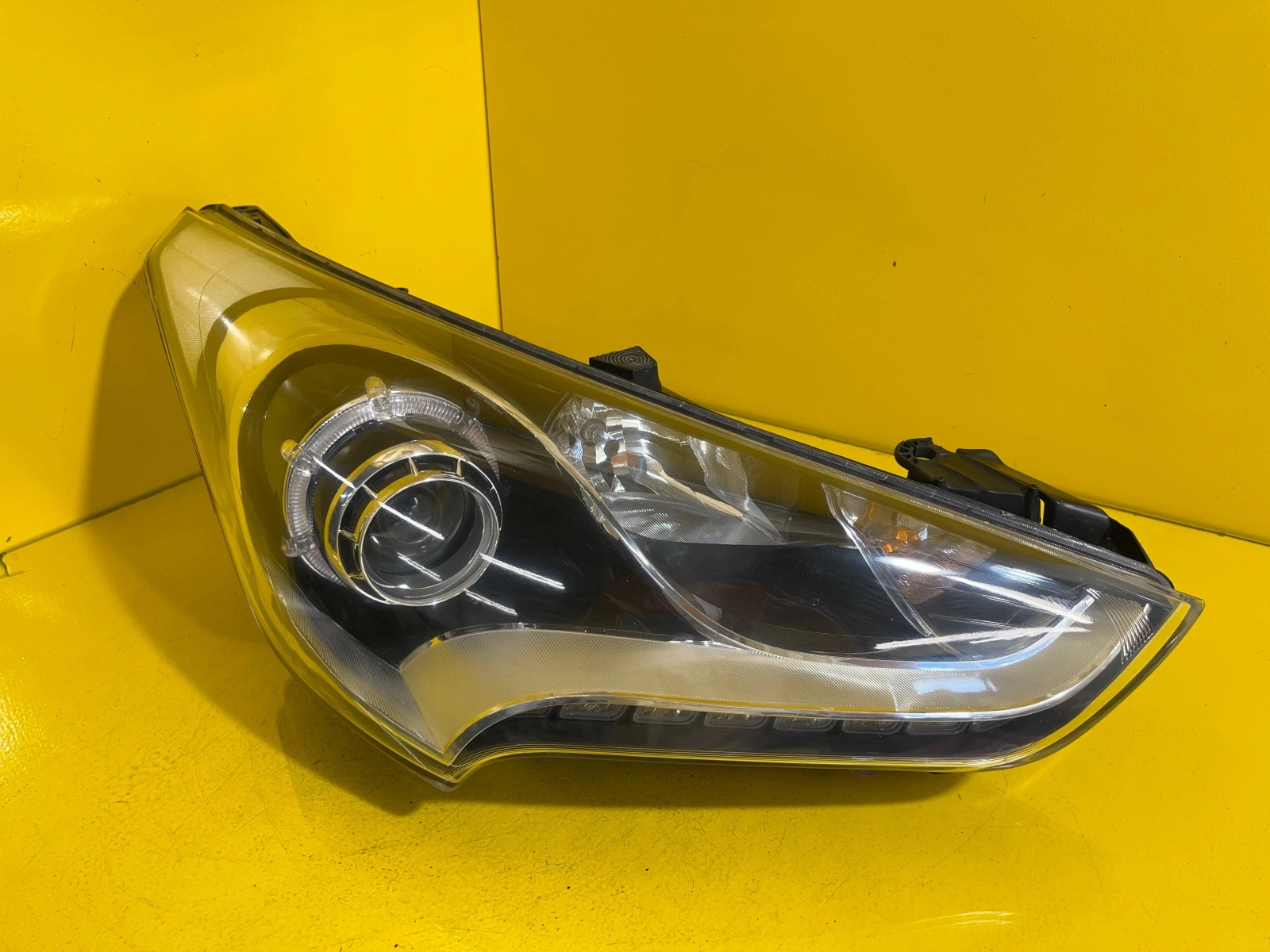 light right HYUNDAI VELOSTER 11-18 XENON LED