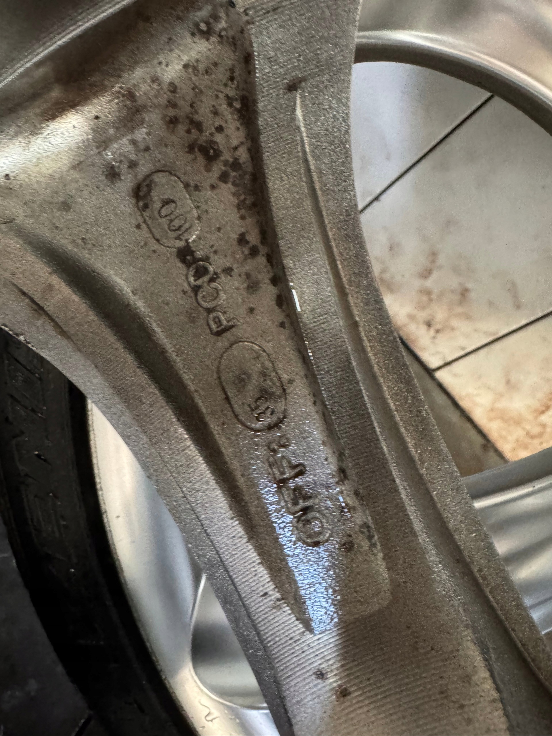 disc VW SKODA SEAT AUDI 19’ 5x100 et35 8J PIEKNY pattern RANT KOMPLET !