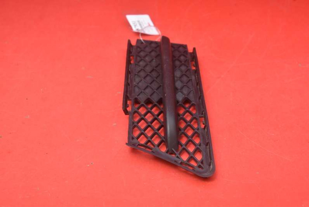 grid of a bumper left 7154551 BMW E90 E91 04-10
