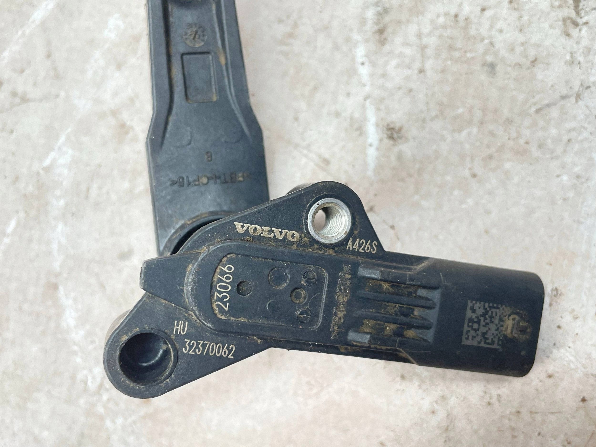 Sensor POZIOMOWANIA VOLVO 32370062 @M