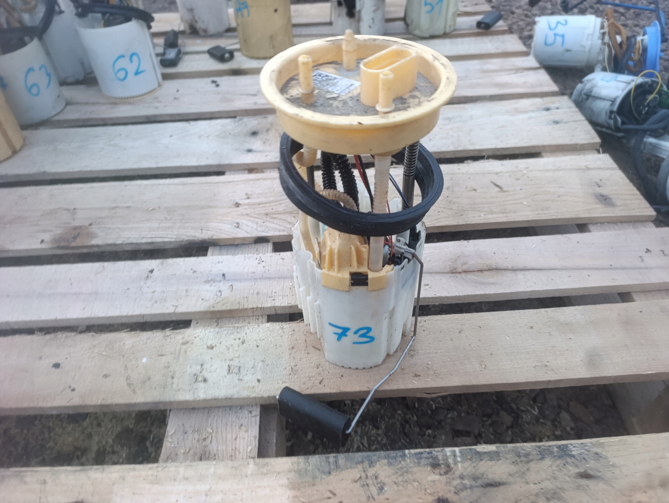 feed pump VW VOLKSWAGEN CADDY 2K5 2K5919050M