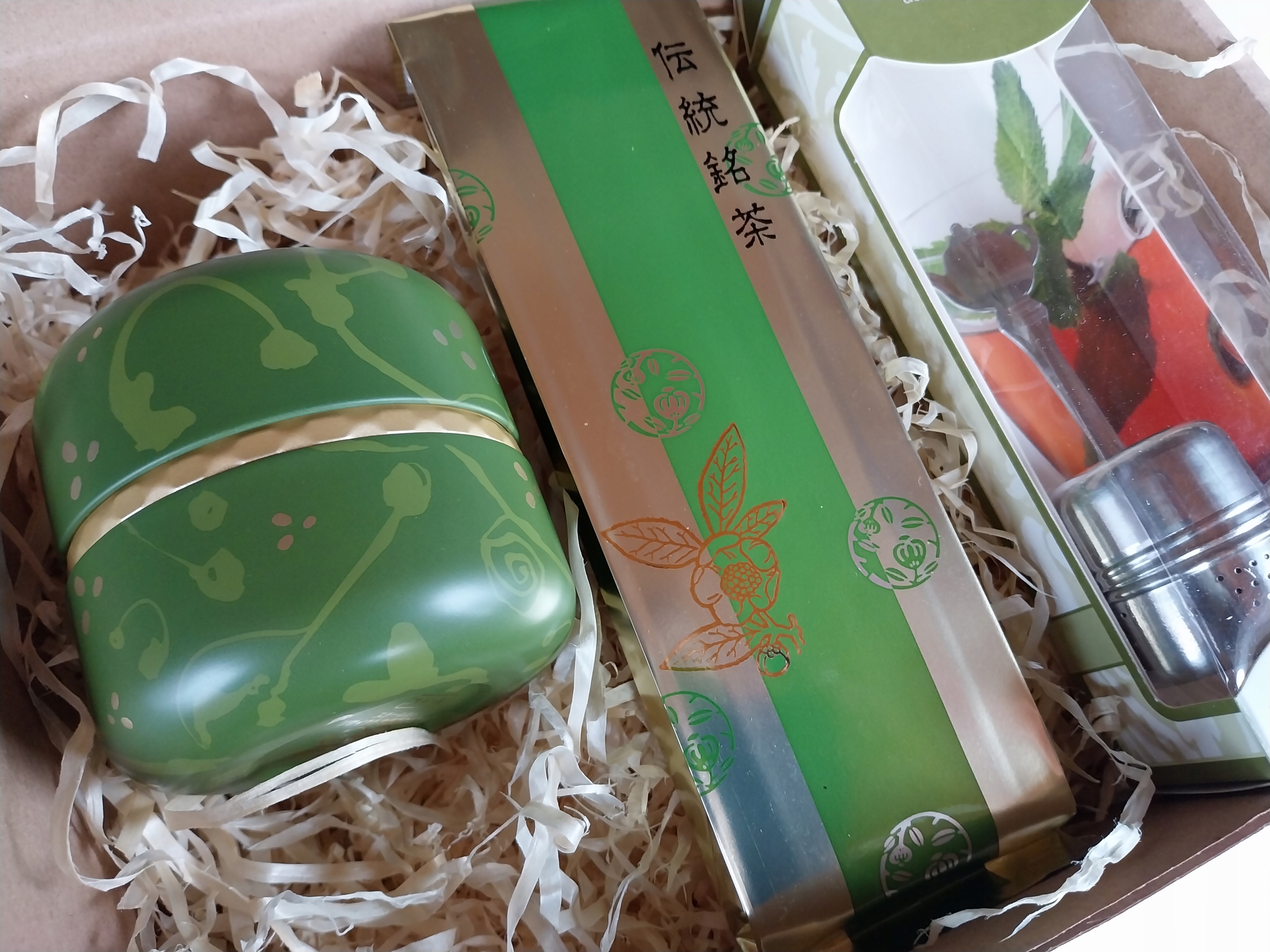 Levně Dárek Sada: originální čaj Sencha sítko plechovka, vyrobeno v Japonsku