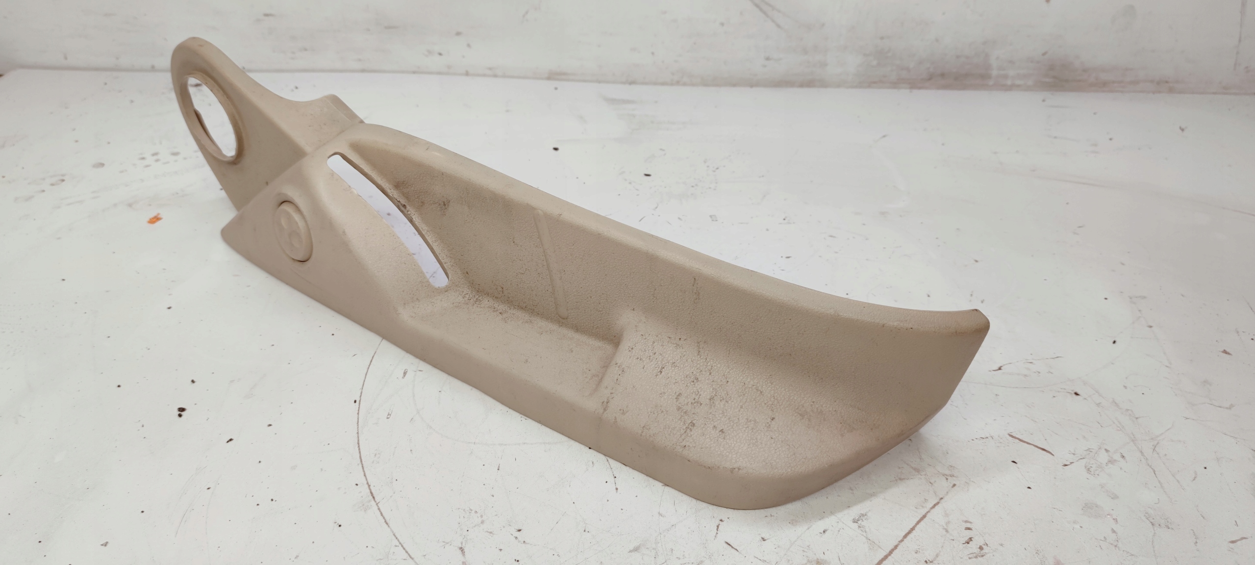 BLENDE ABDECKUNG VERSCHLUSSSTOPFEN SITZ RECHTS AUDI A3 8P 8P0881326B