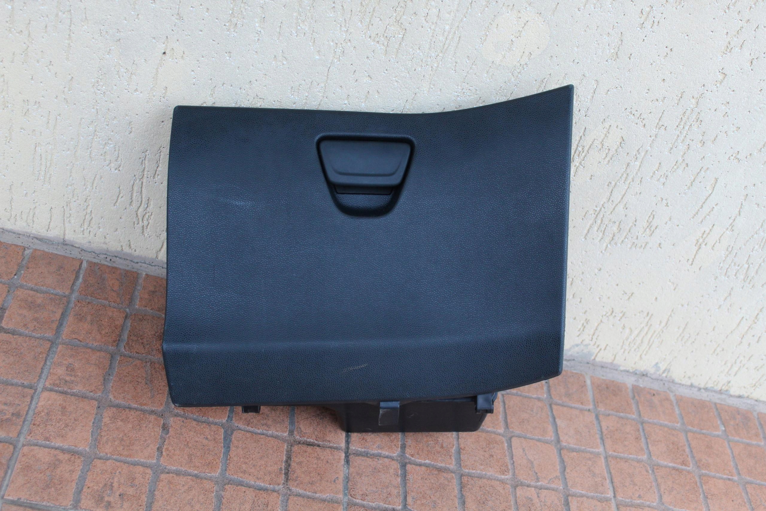 бардачок пассажира FORD Fiesta MK7 8A61-A06010