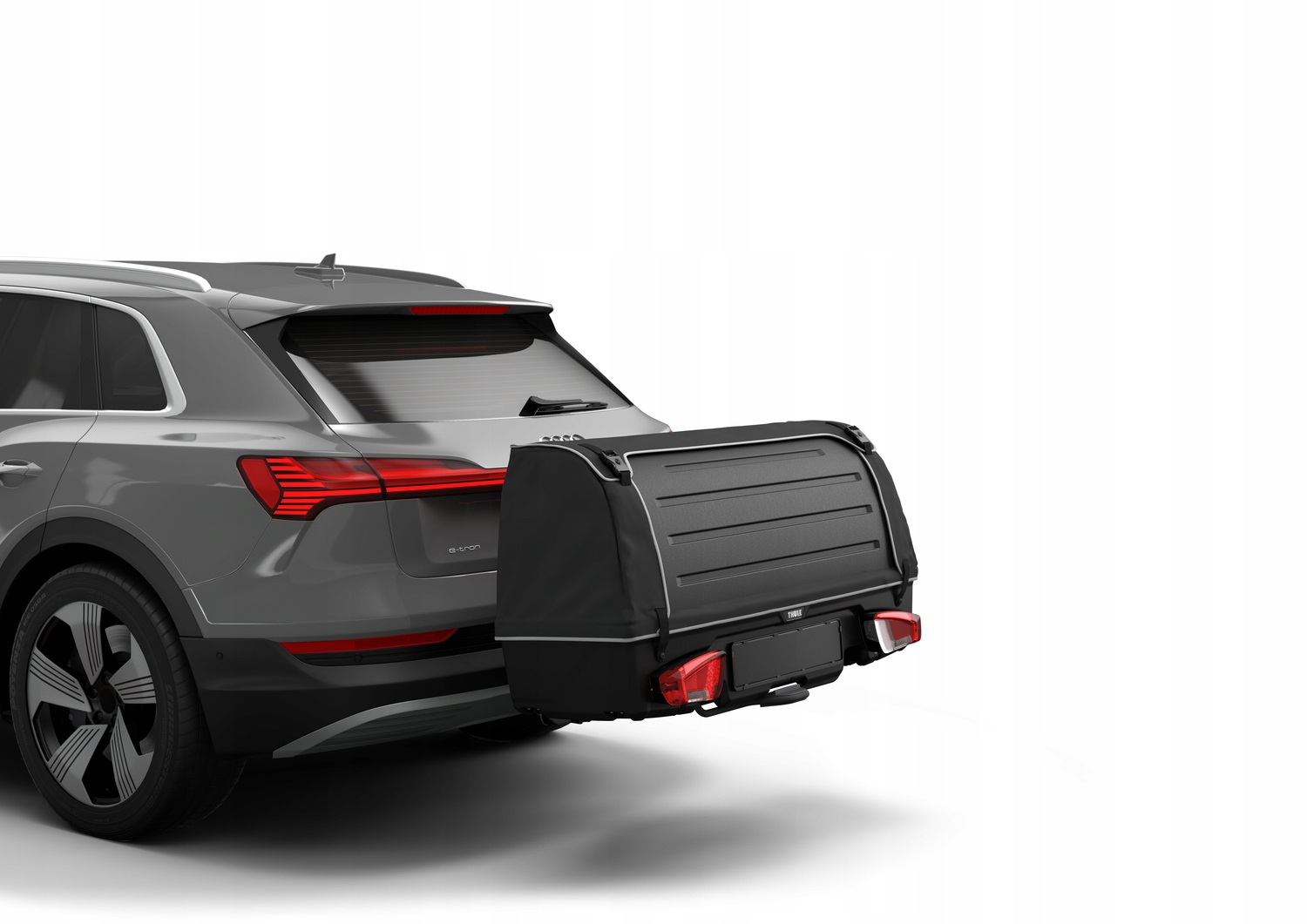 Багажник, встановлений на буксирному гаку Thule Onto