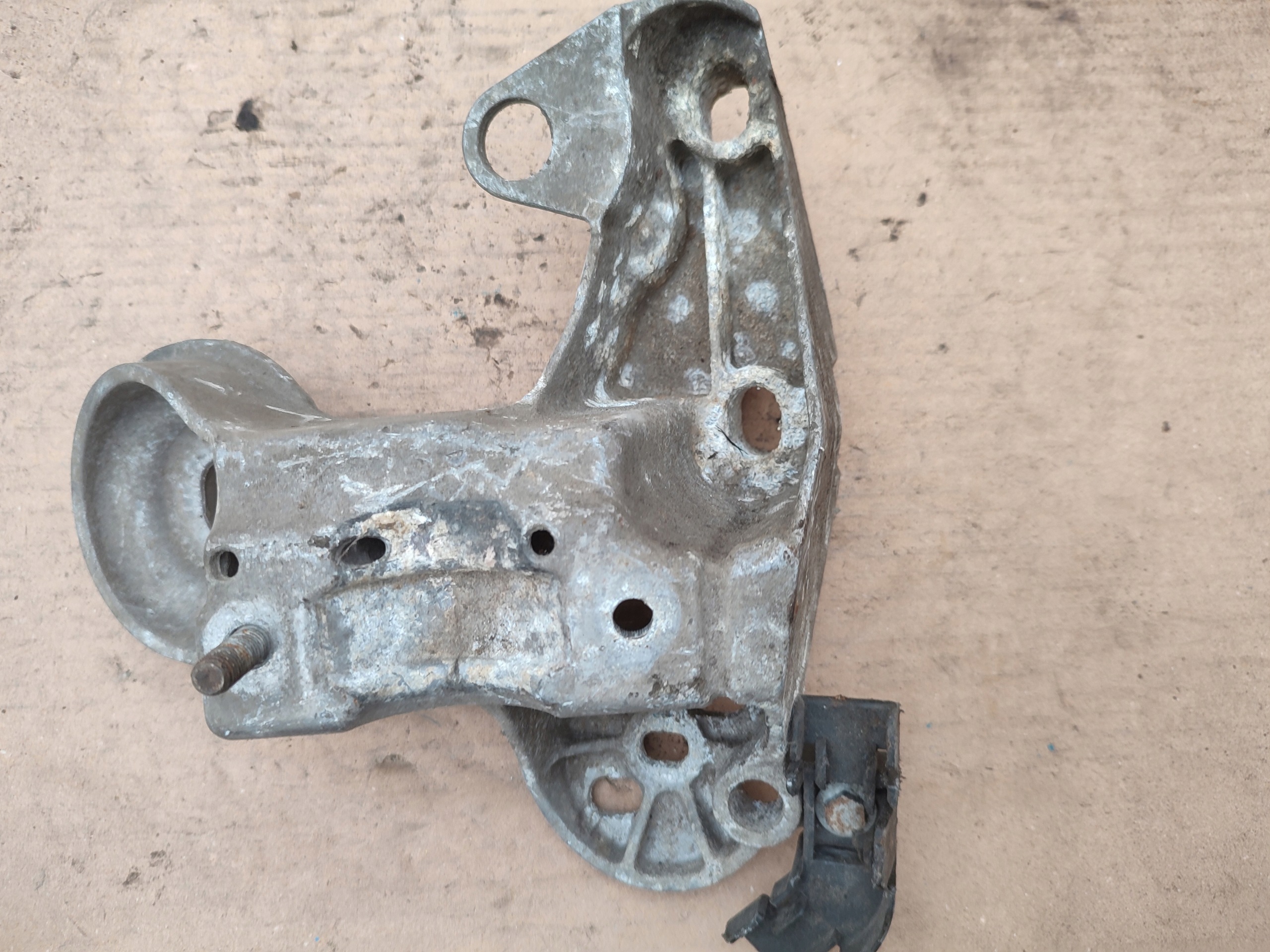 engine mount AUDI A4 B7 2.0 TFSI 8E0199352N