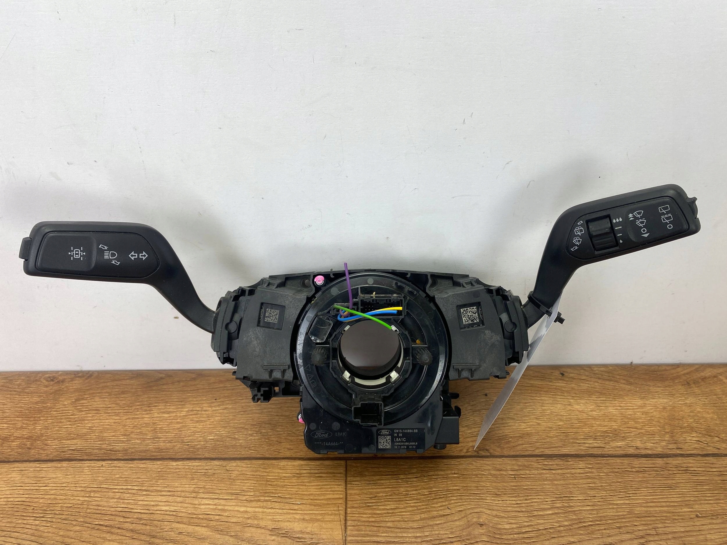 running board controls steering wheel levers and controls Ford Escape IV Kuga MK3 2020+