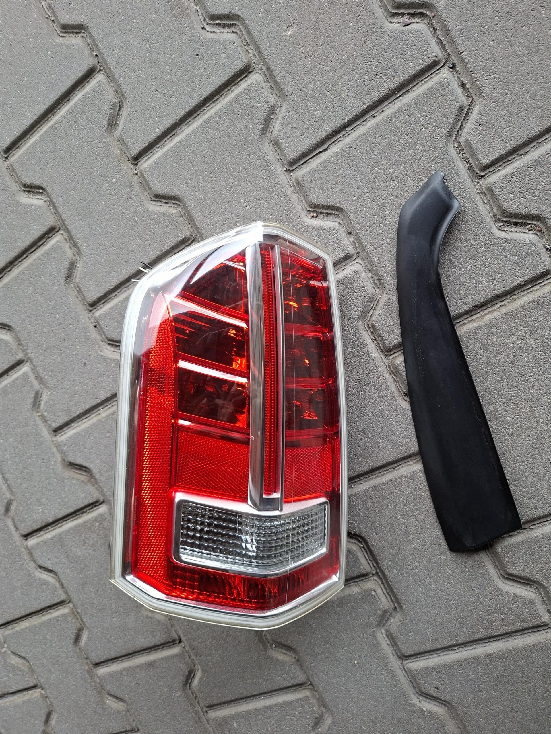 light rear part rear left EUROPA CHRYSLER 300C II THEMA