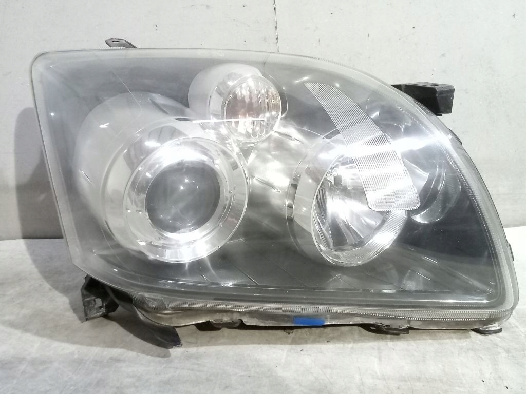 Toyota Avensis T25 lift light right front front ksenon