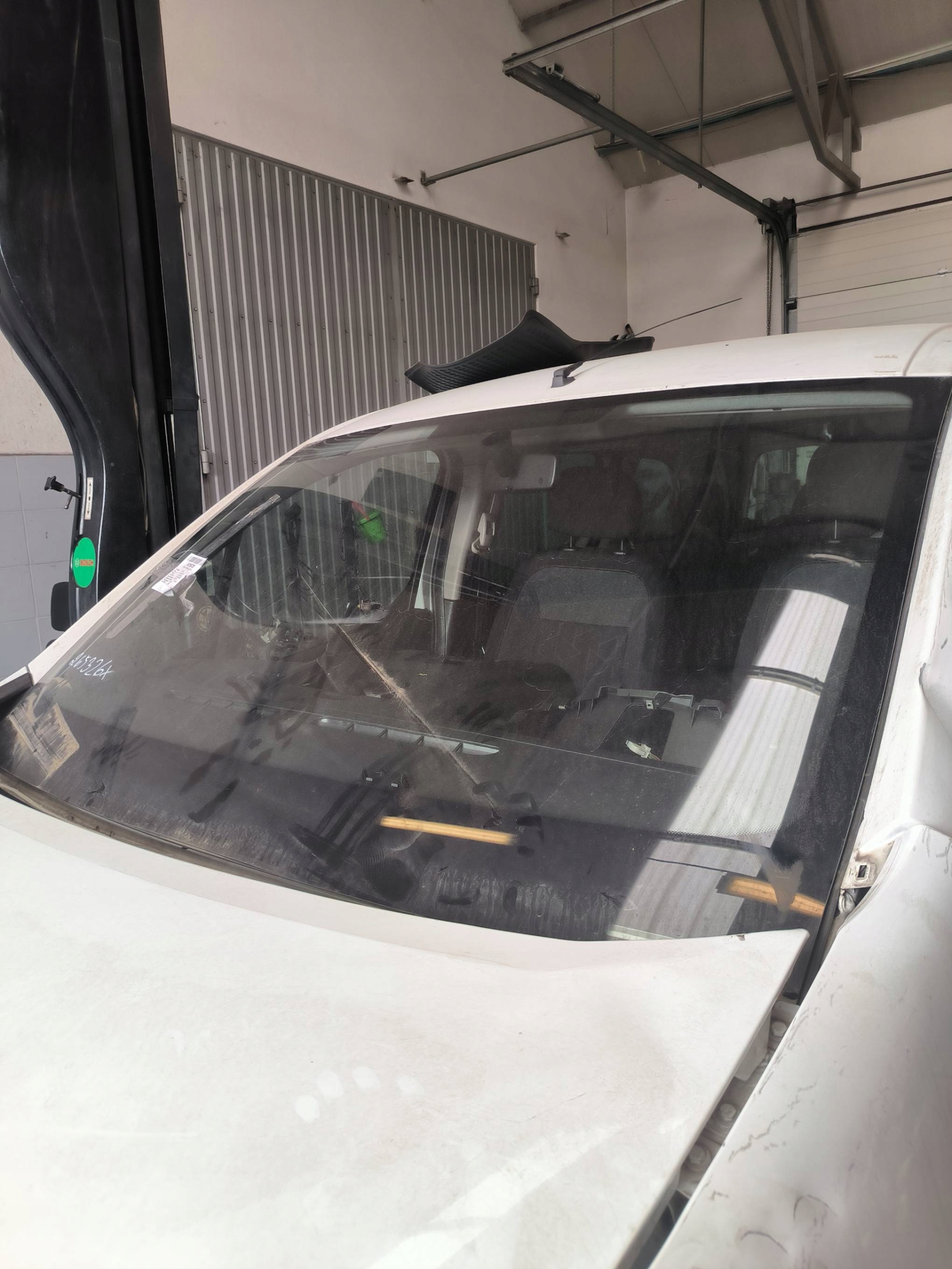window front iron PEUGEOT PARTNER II