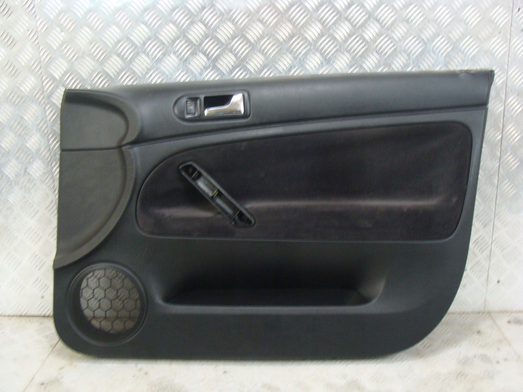 VW PASSAT B5 BOCZEK DRZWI PRAWY PRZÓD 3B0867012