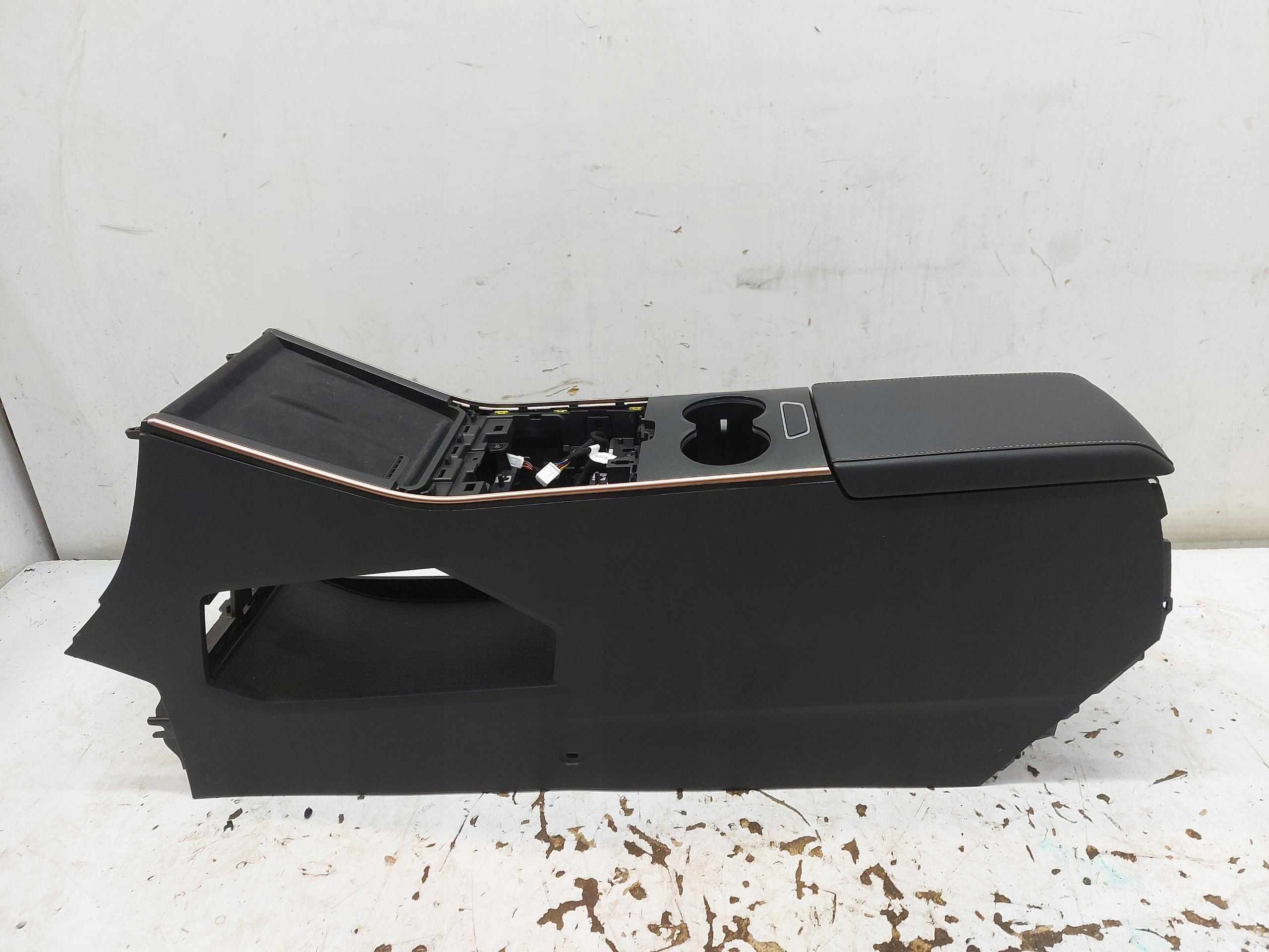 Chery Omoda 5 2024 armrest tunel central oryg omo5,948765467