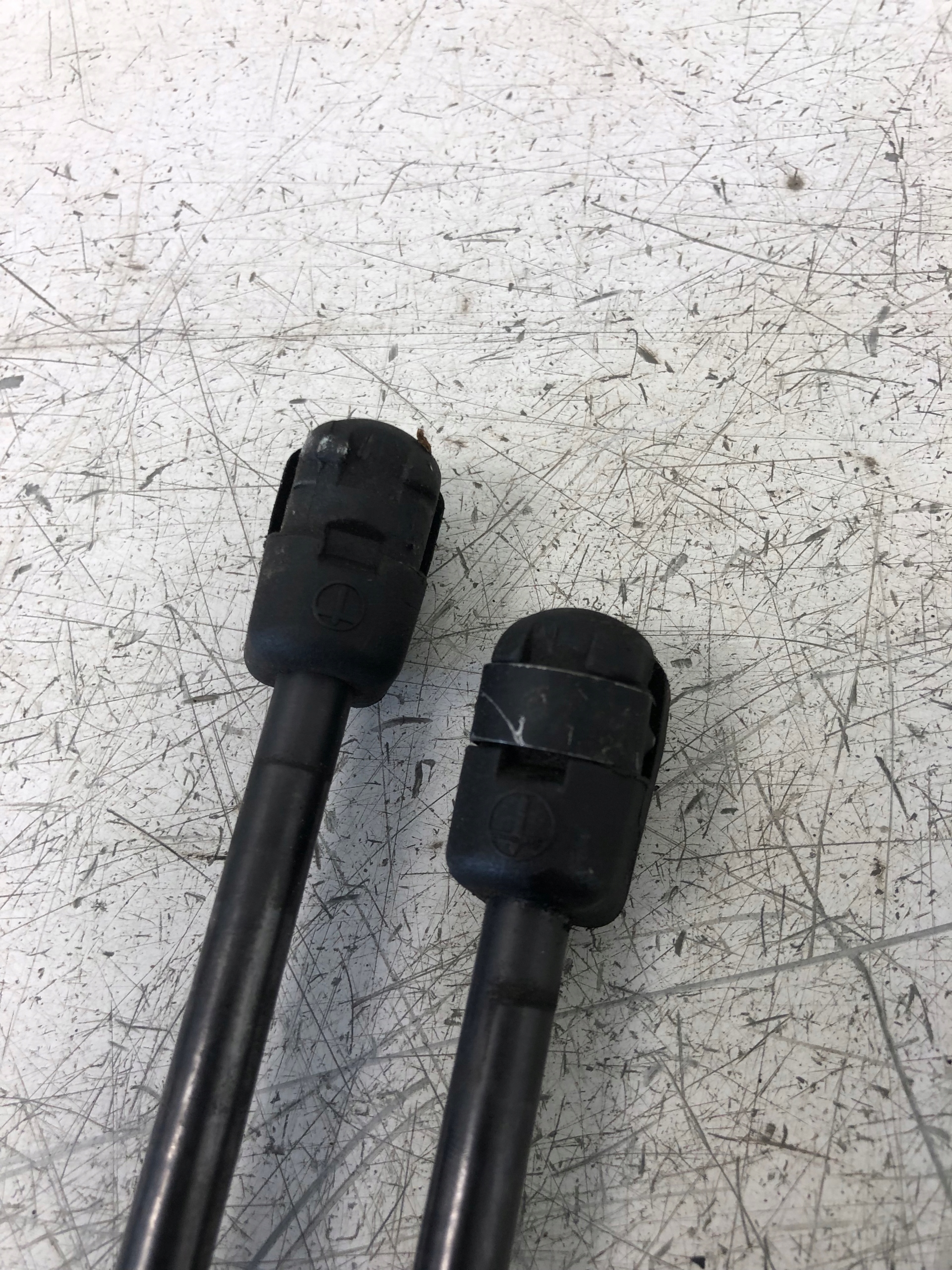 damper bonnet AUTOMATYCZNEJ AUDI Q5 8R0827552A